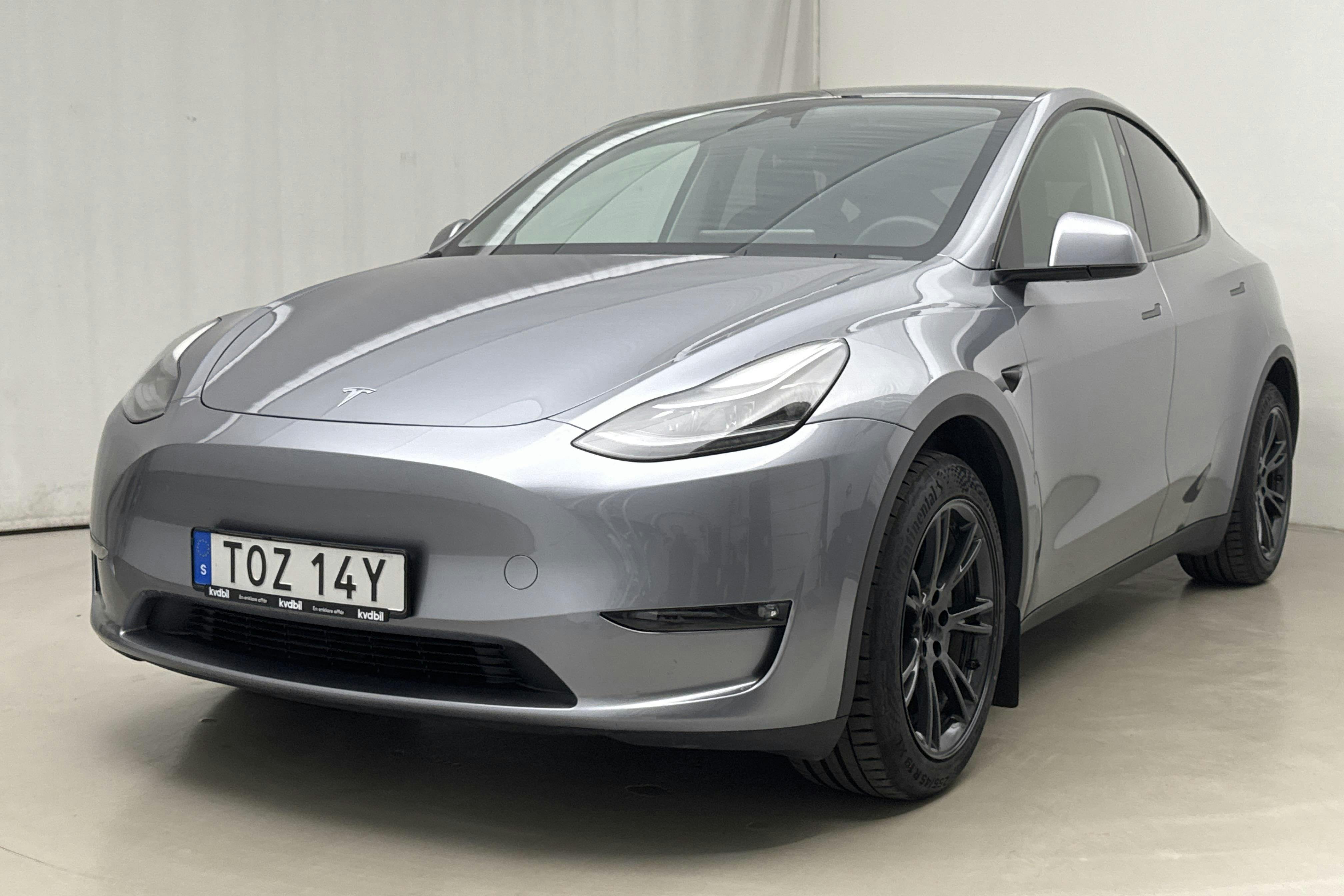 Tesla Model Y Long Range Dual Motor AWD - 9 200 km - Automatic - gray - 2025