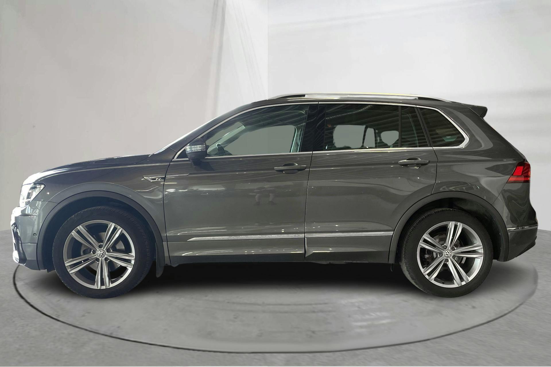 Presentationsfoto 2 av 15: VW Tiguan 2.0 TDI 4MOTION (150hk) - 6 683 mil - Automat - grå - 2019