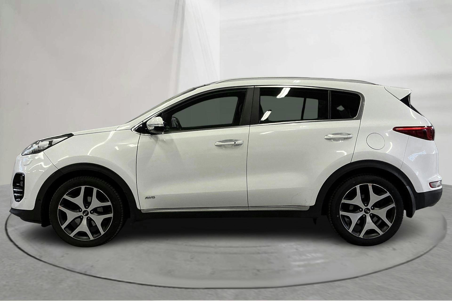 Presentation photo 2 of 17: KIA Sportage 2.0 CRDi AWD (184hk) - 180 490 km - Automatic - white - 2016