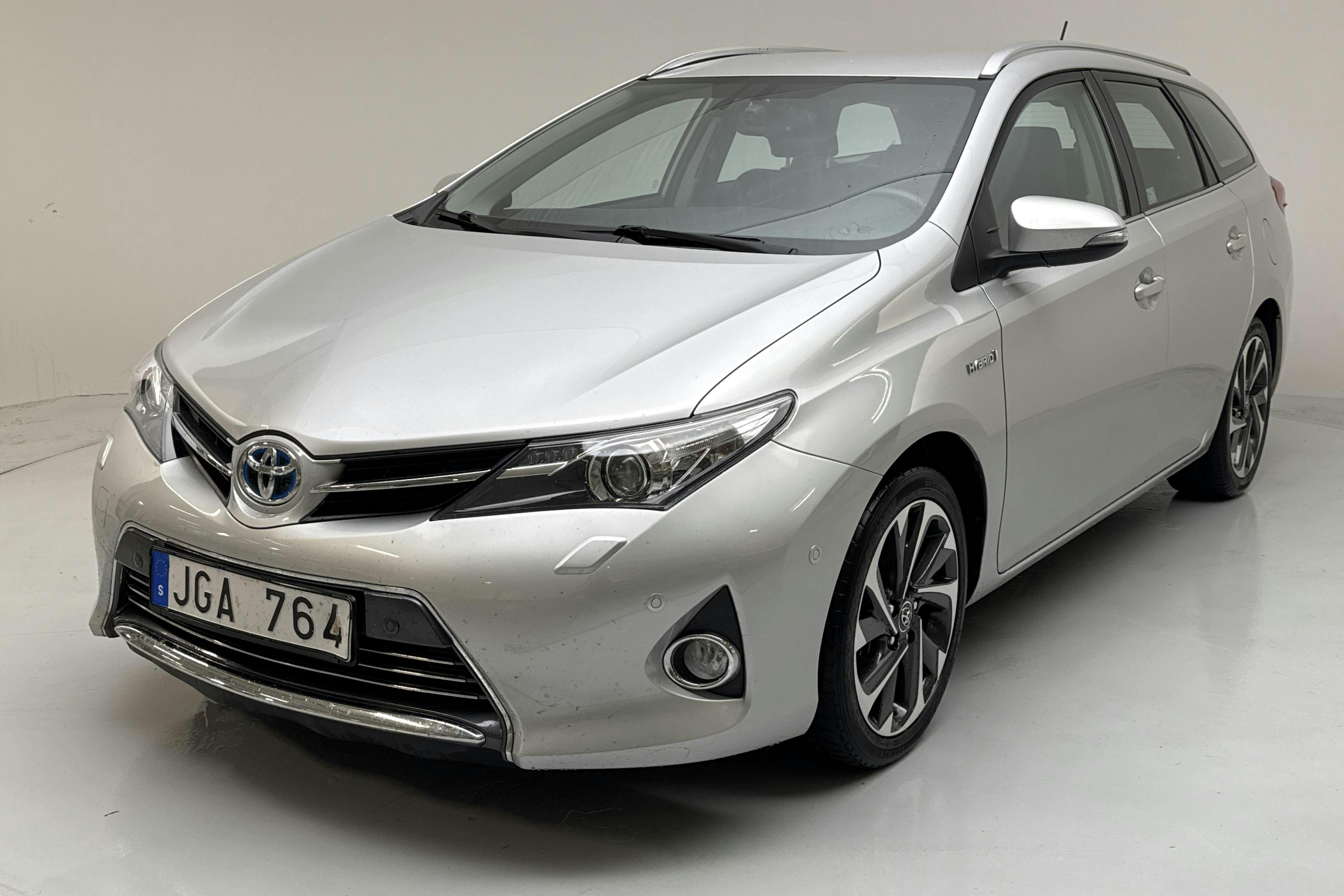 Toyota Auris 1.8 HSD Touring Sports (99hk) - 90 020 km - Automatic - silver - 2014