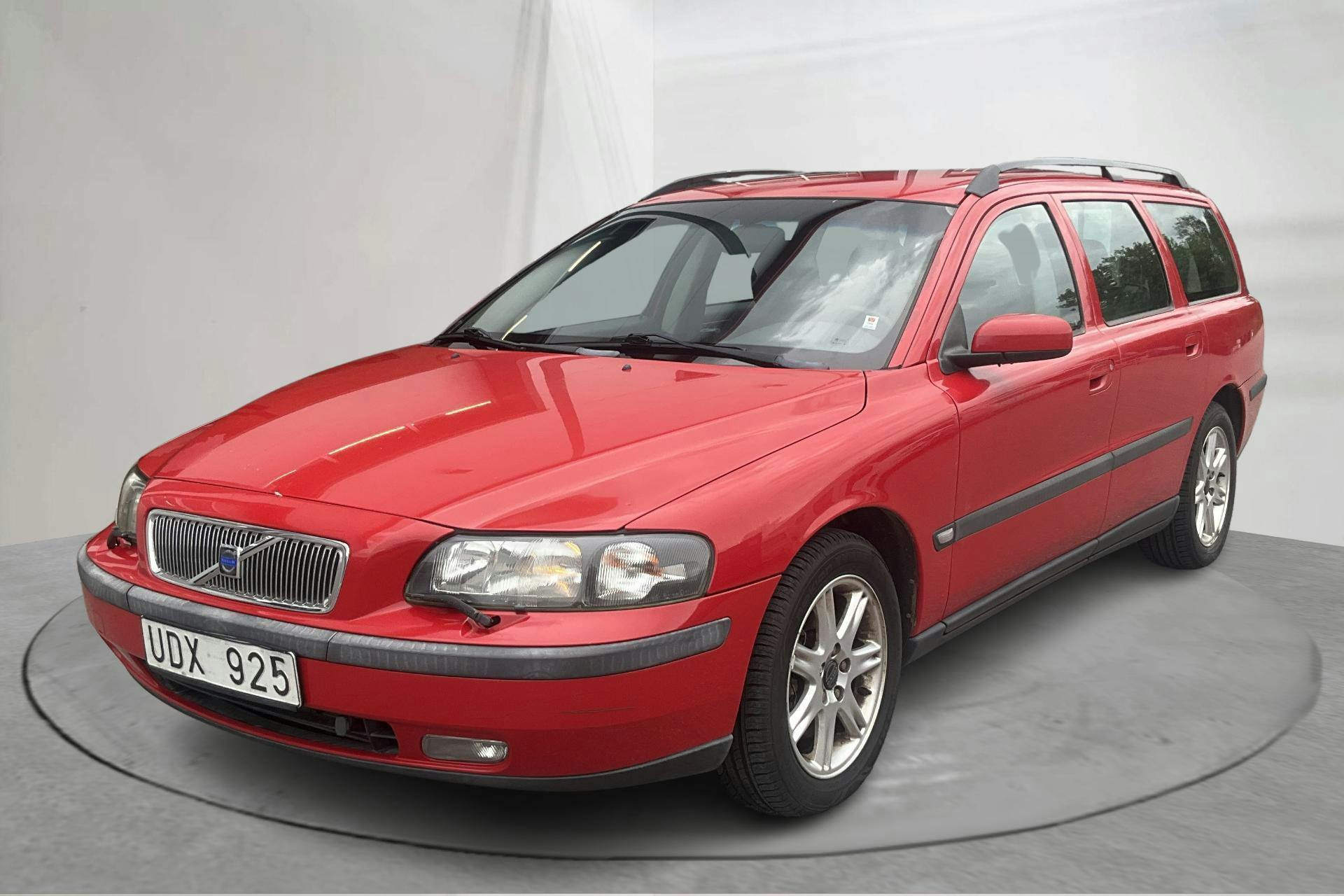 Volvo V70 2.5T (210hk) - 18 649 mil - Automat - röd - 2004