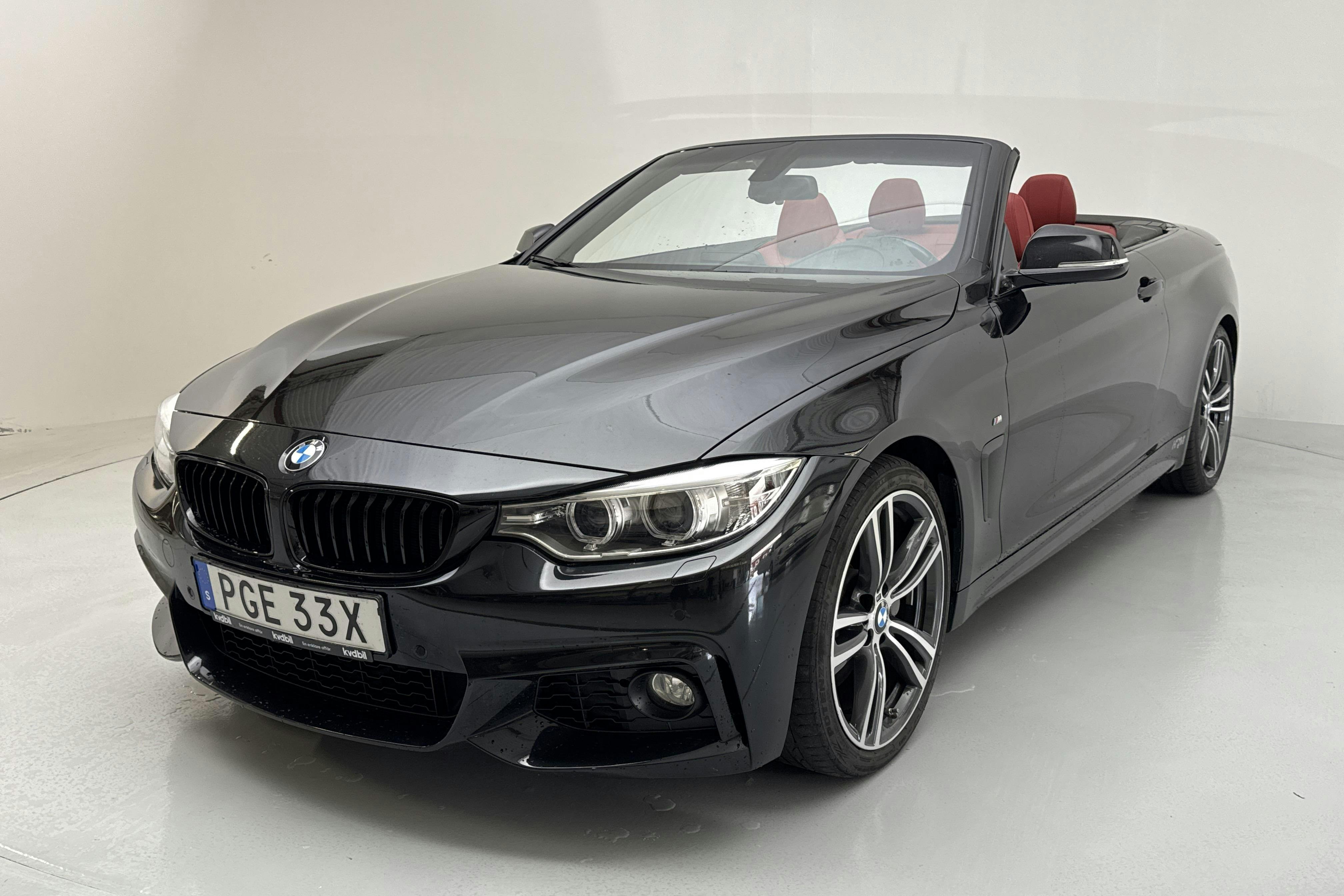 Presentationsfoto 1 av 15: BMW 440i Cabriolet, F33 (326hk) - 6 708 mil - Automat - svart - 2017