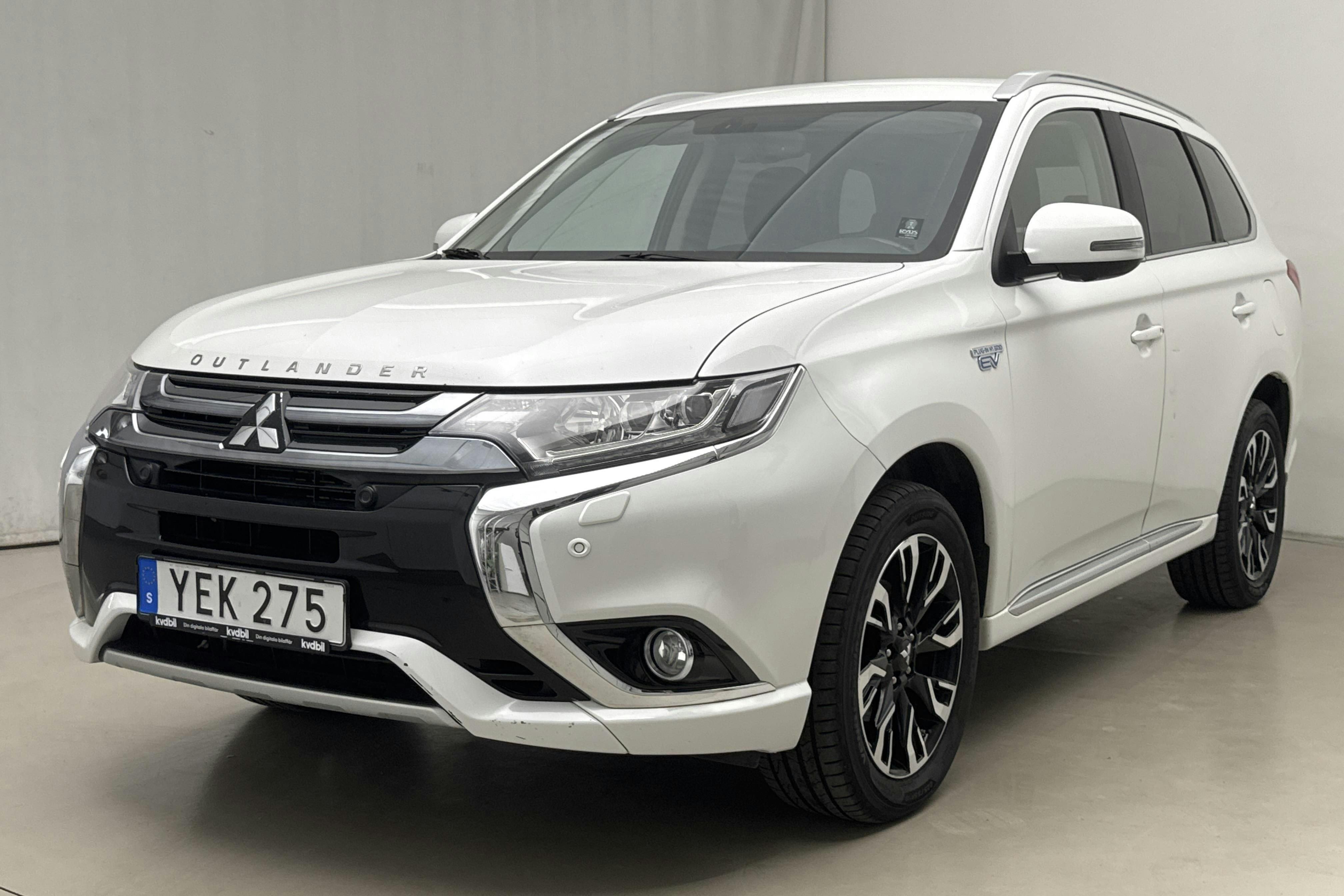 Mitsubishi Outlander 2.0 Plug-in Hybrid 4WD (121hk) - 14 774 mil - Automat - vit - 2016