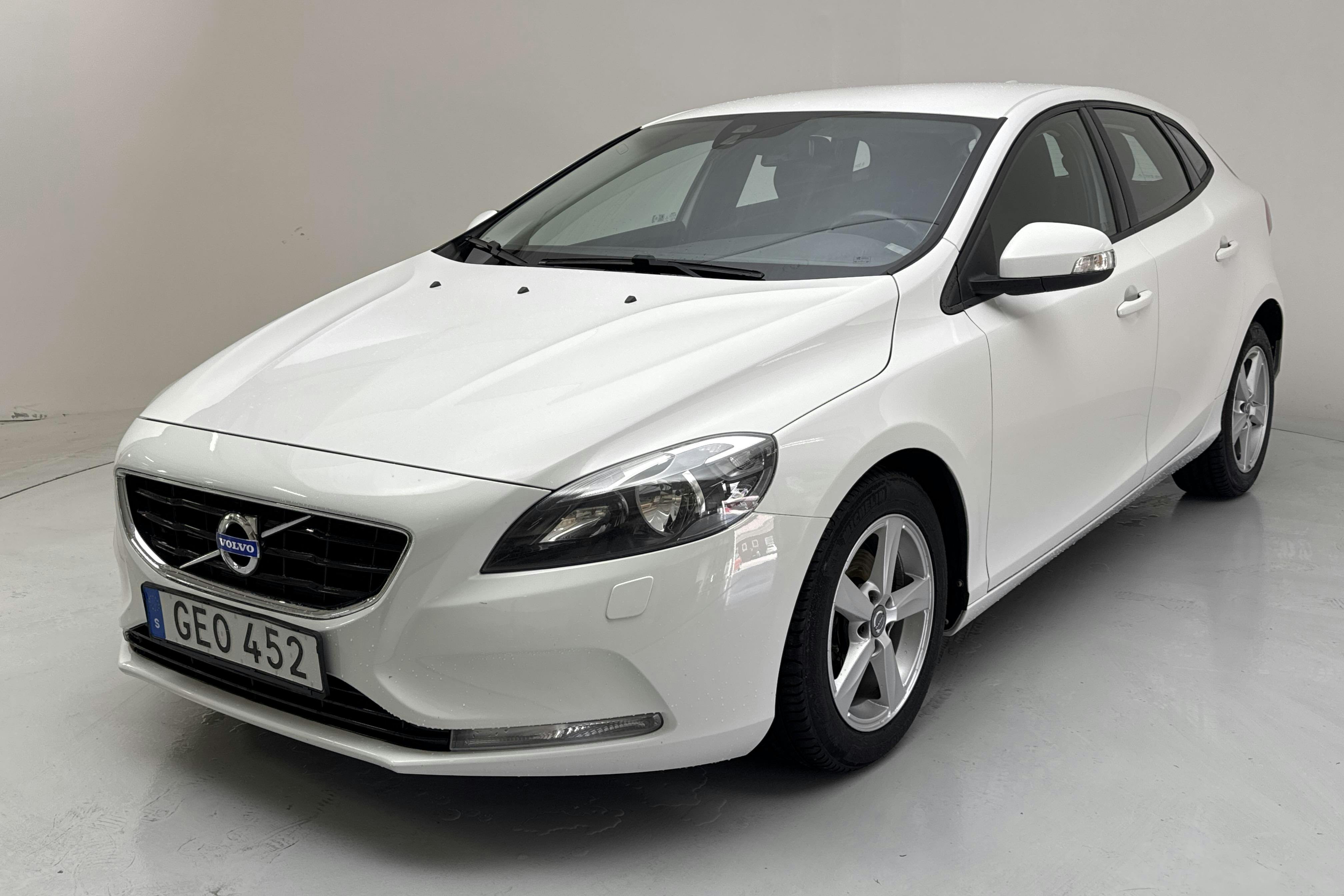 Volvo V40 D2 (115hk) - 135 040 km - Manual - white - 2015