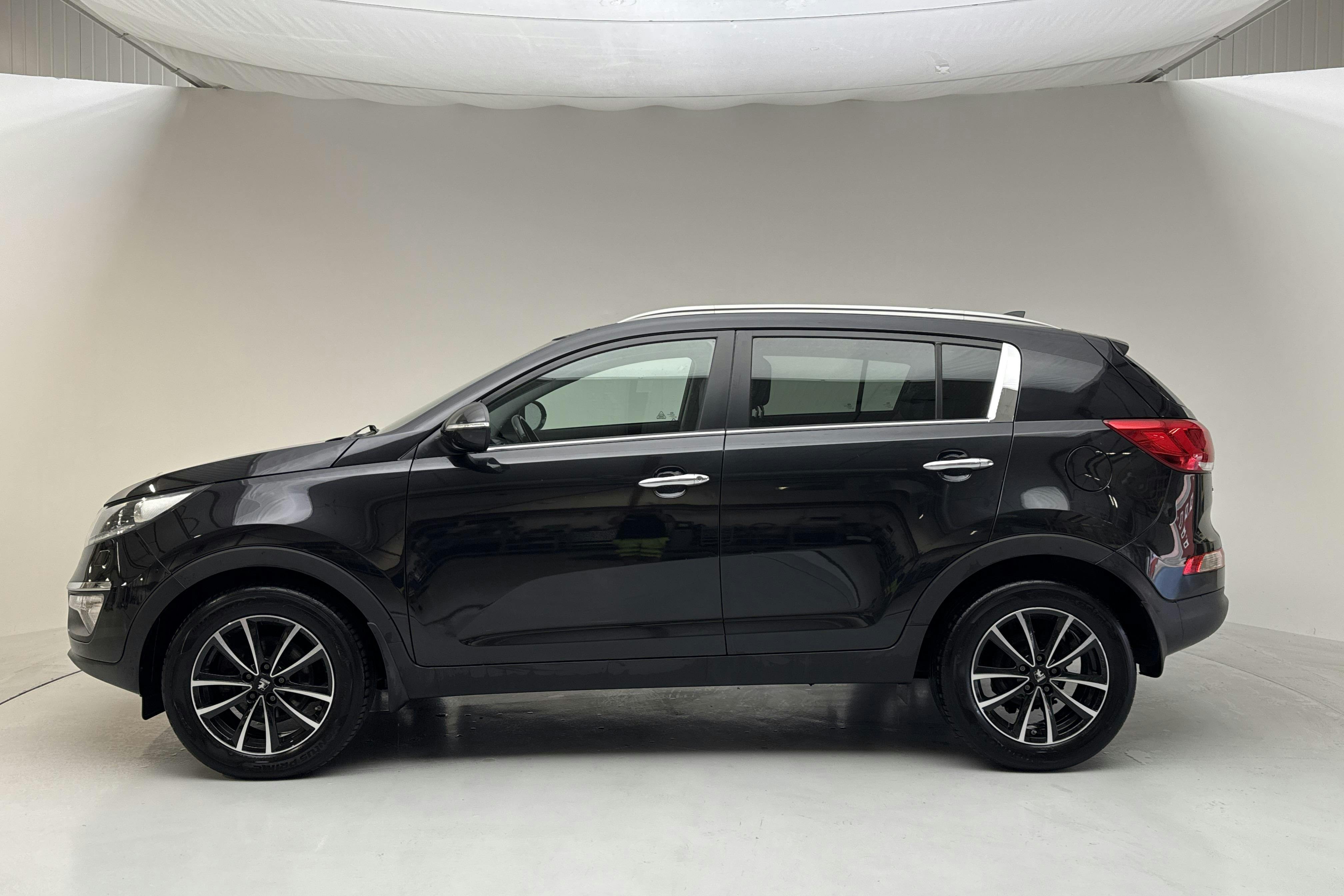 Presentation photo 2 of 13: KIA Sportage 1.7 CRDi 2WD (115hk) - 109 100 km - Manual - black - 2014