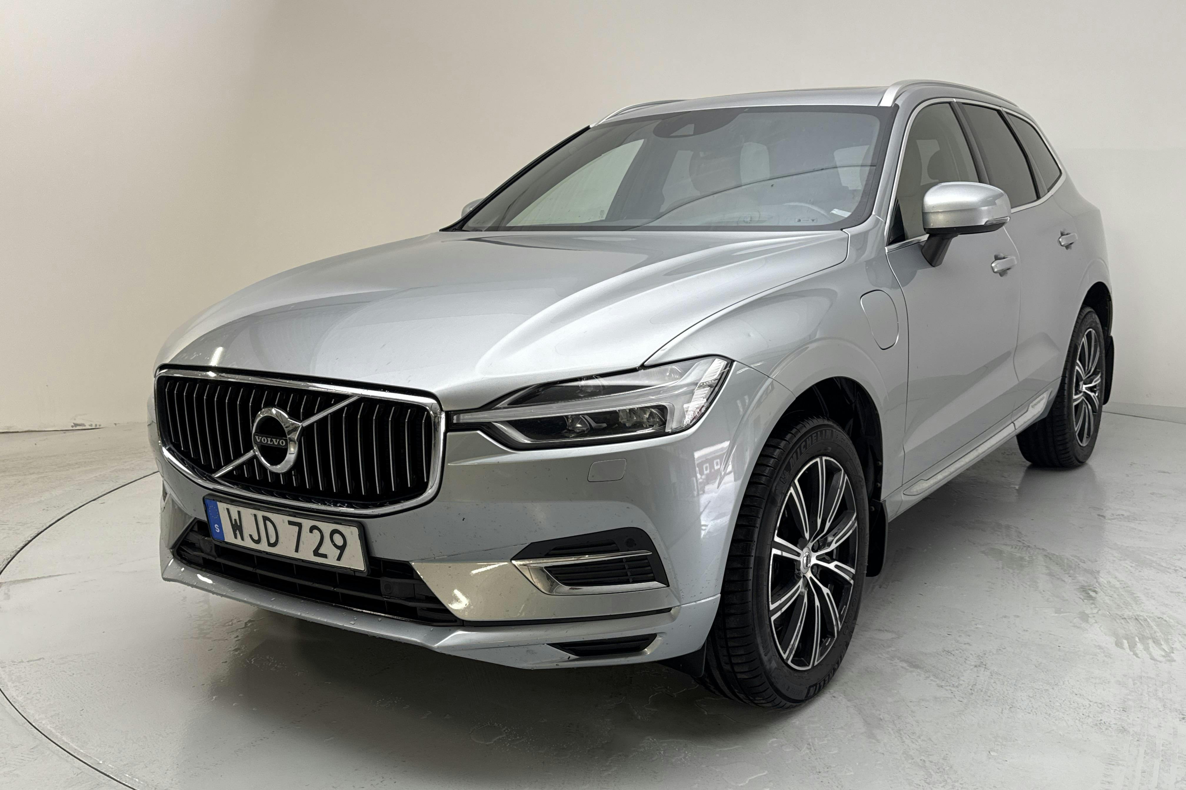 Volvo XC60 T8 AWD Recharge (390hk) - 19 050 mil - Automat - silver - 2019