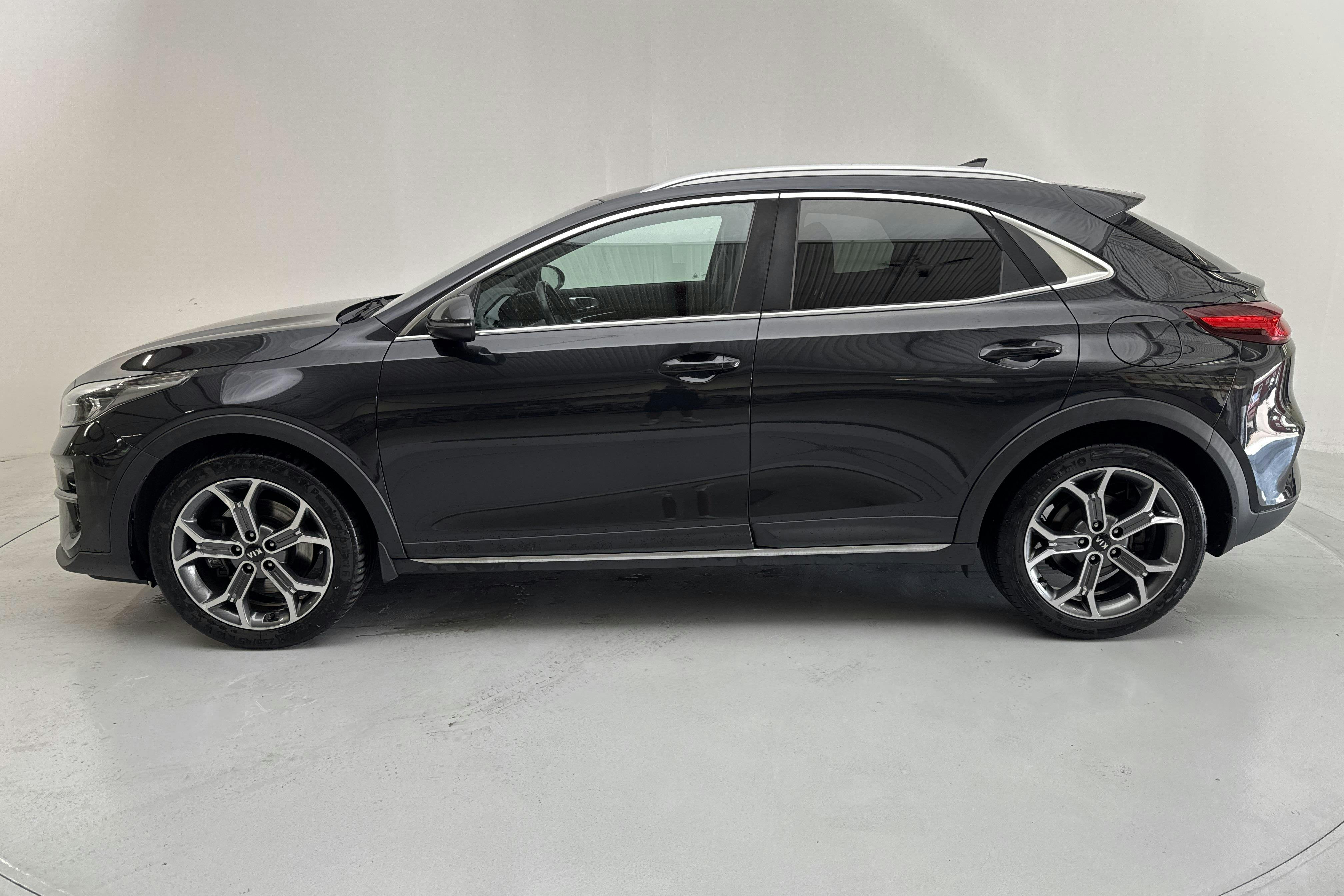 Presentation photo 2 of 12: KIA XCeed 1.4 T-GDi 5dr (140hk) - 106 990 km - Automatic - black - 2020