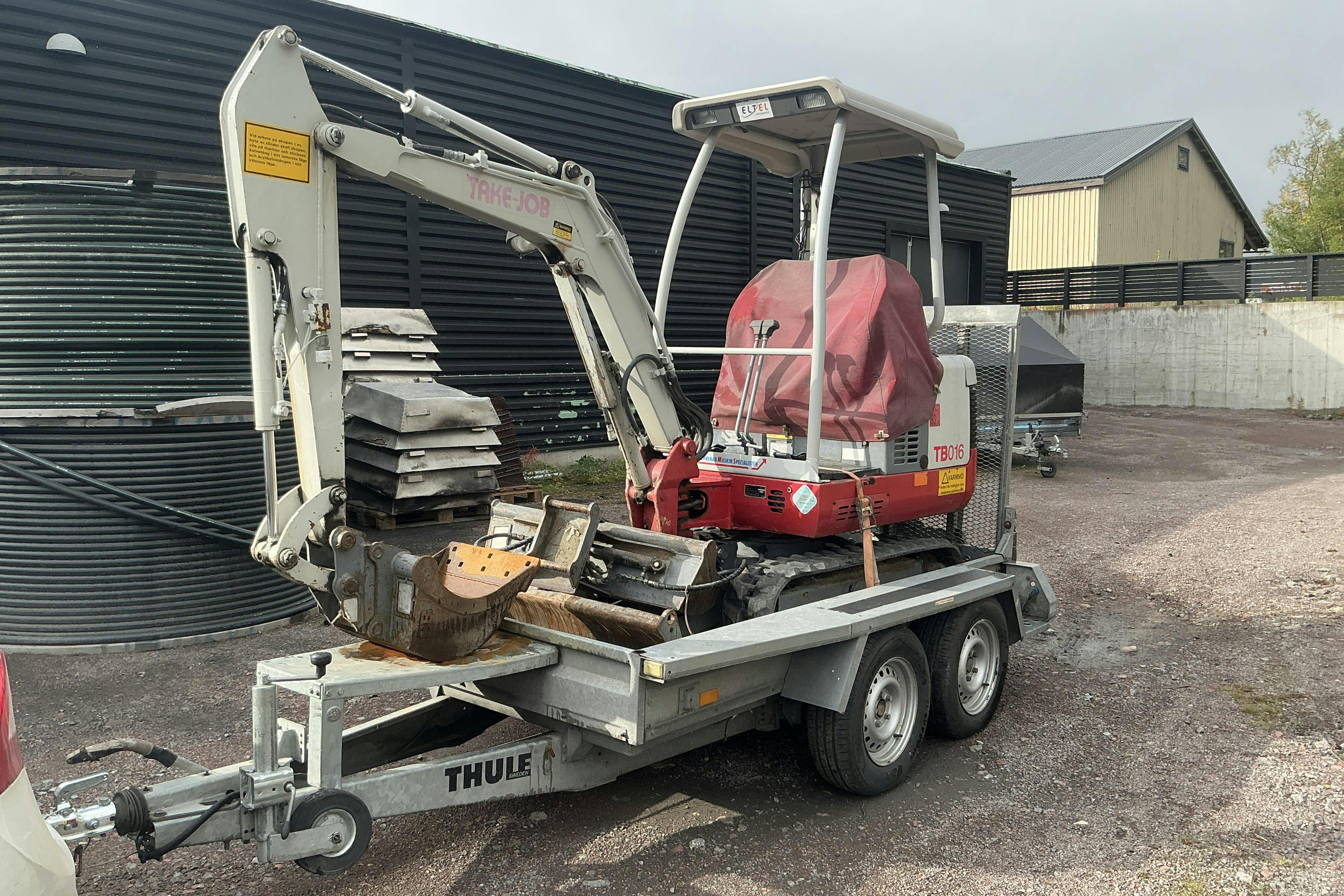 Takeuchi / Thule Takeuchi TB016 med Thule MT2700 -  - Automat - grå - 2008