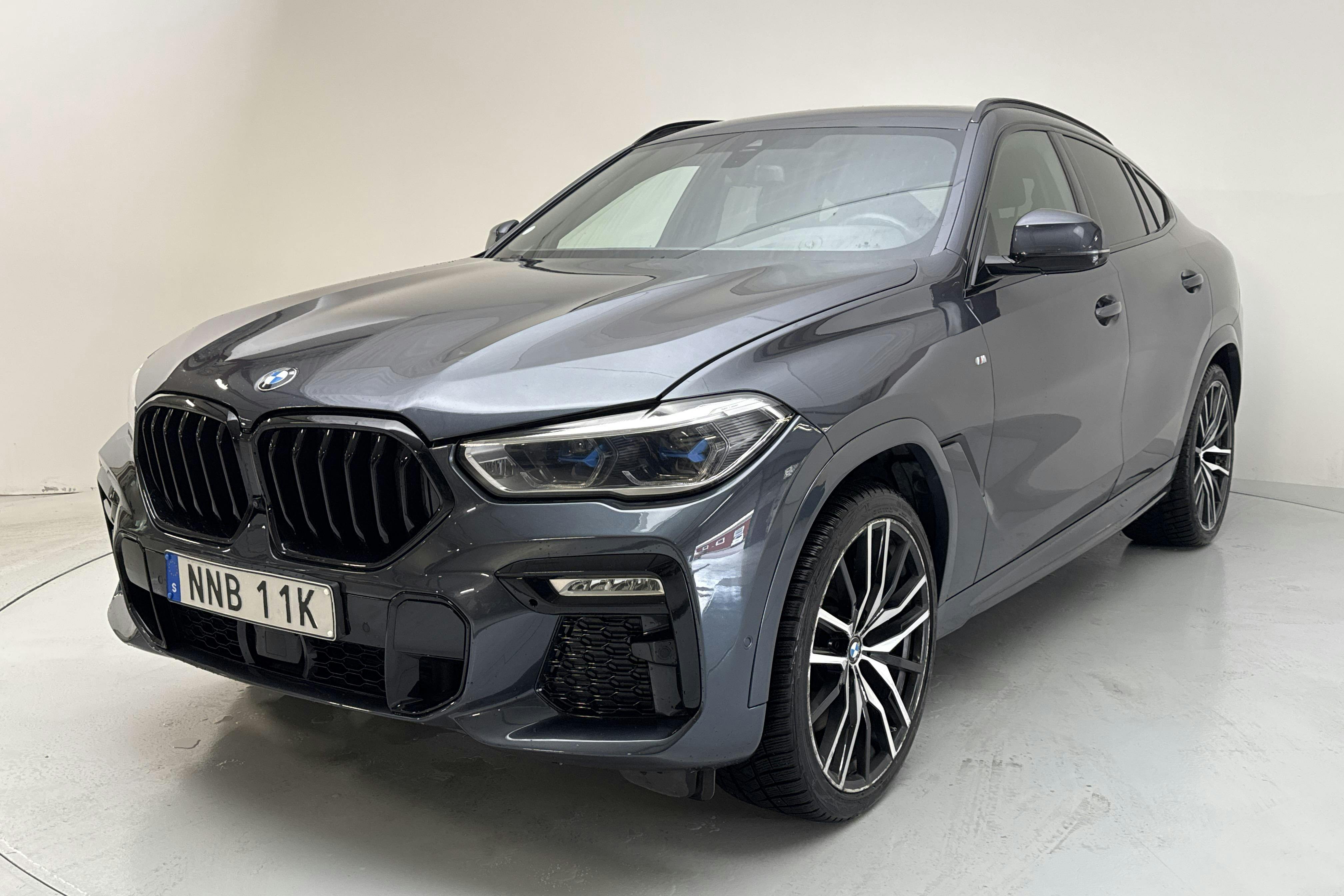 Presentationsfoto 1 av 17: BMW X6 xDrive 40d, G06 (340hk+11hk) - 12 798 mil - Automat - grå - 2021