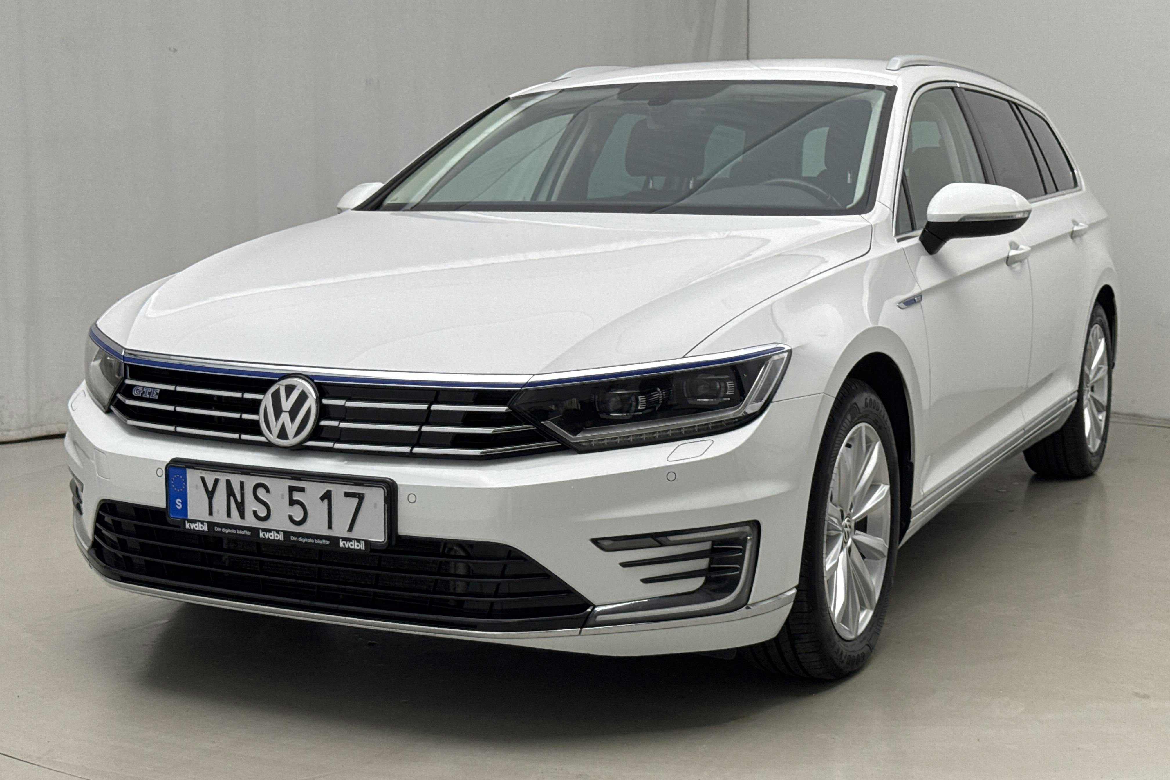 VW Passat 1.4 Plug-in-Hybrid Sportscombi (218hk) - 12 003 mil - Automat - vit - 2018
