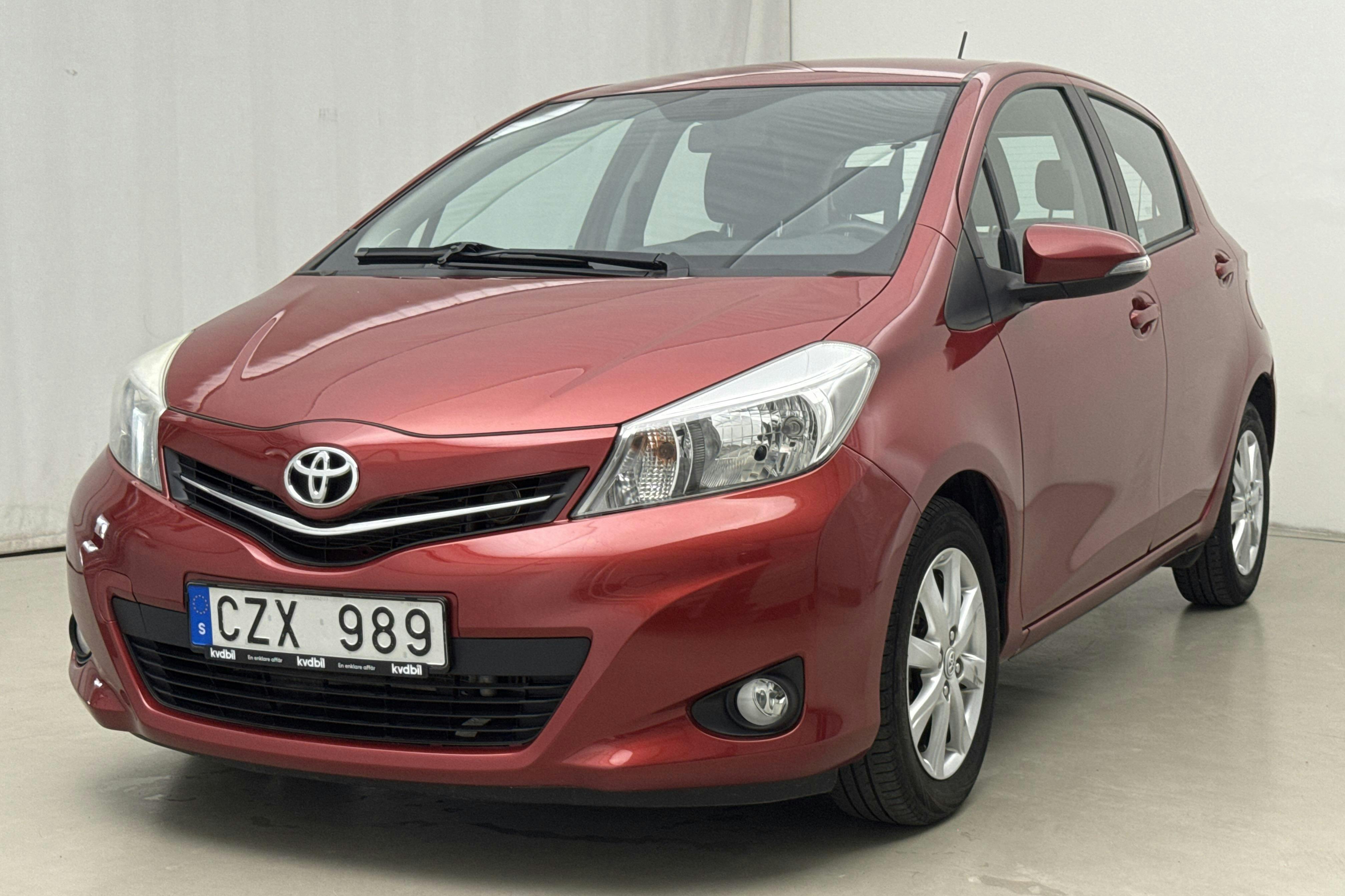 Toyota Yaris 1.4 D-4D 5dr (90hk) - 129 120 km - Manual - red - 2015
