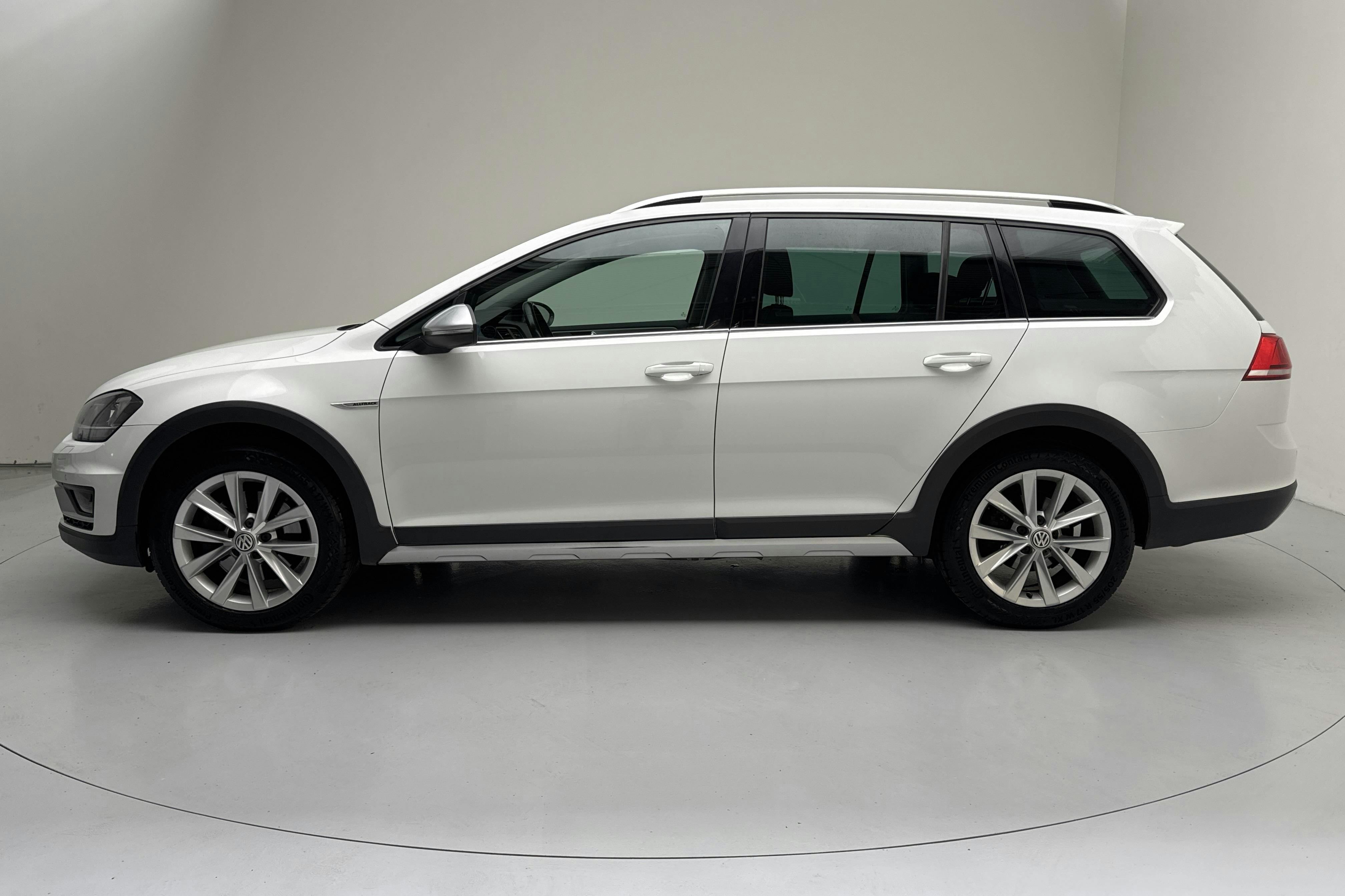 Presentation photo 2 of 13: VW Golf Alltrack 2.0 TDI 4Motion (184hk) - 195 410 km - Automatic - white - 2017