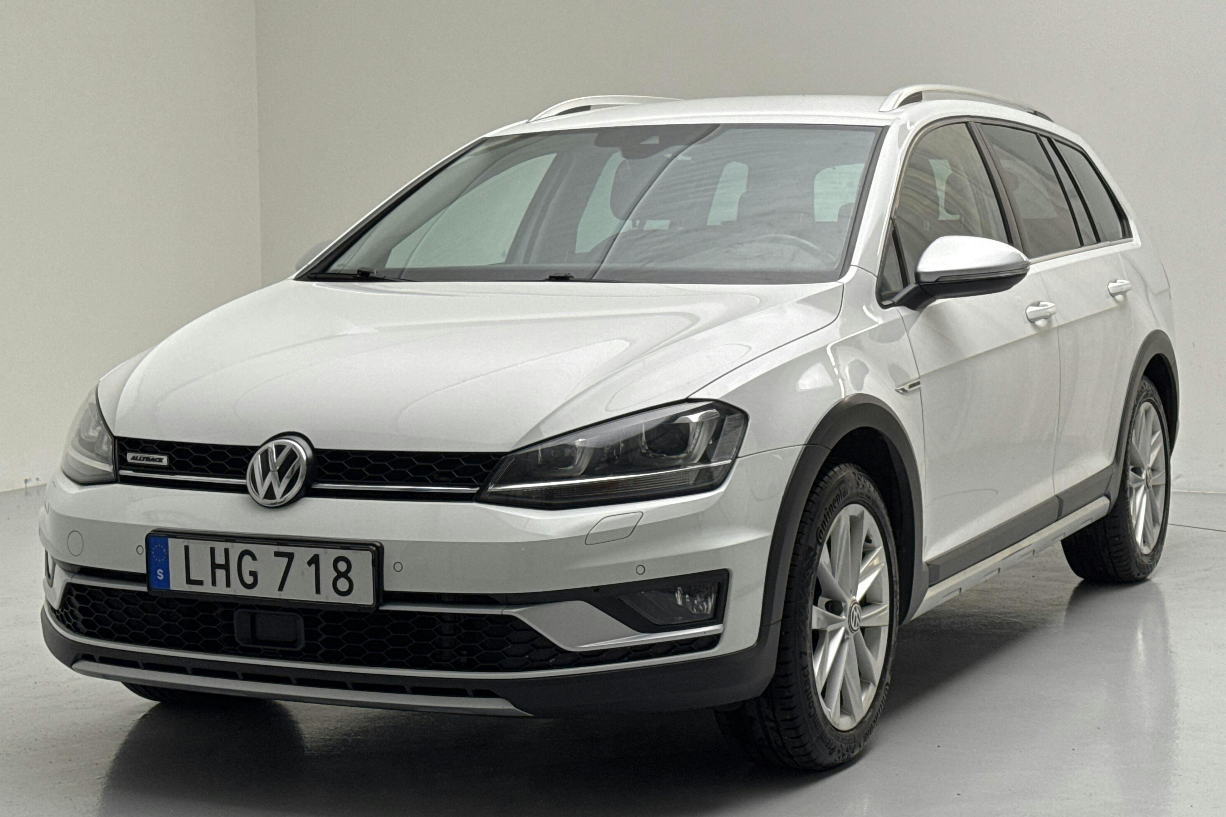 Presentation photo 1 of 13: VW Golf Alltrack 2.0 TDI 4Motion (184hk) - 195 410 km - Automatic - white - 2017