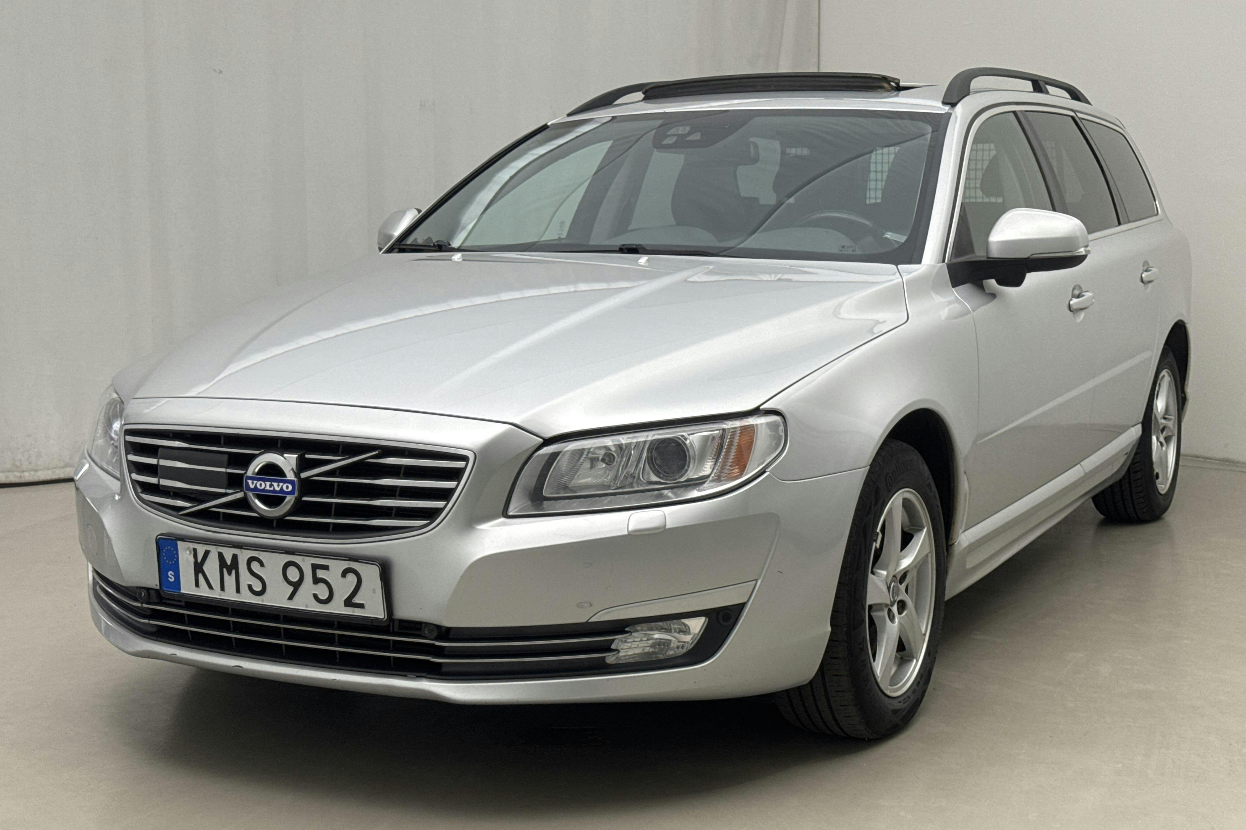 Volvo V70 II D3 (150hk) - 24 381 mil - Automat - silver - 2016