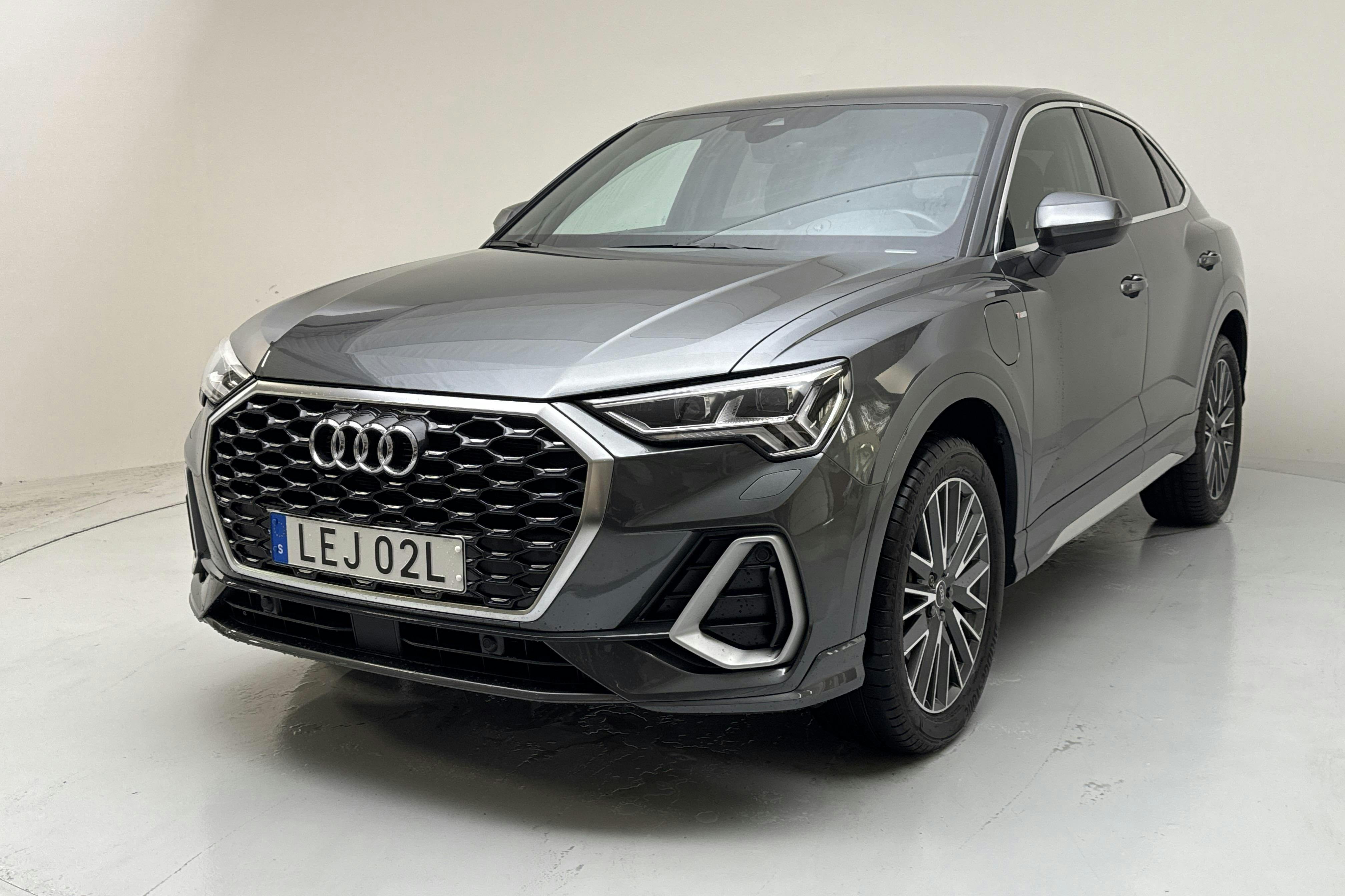 Audi Q3 Sportback 45 TFSI e (245hk) - 3 072 mil - Automat - grå - 2024