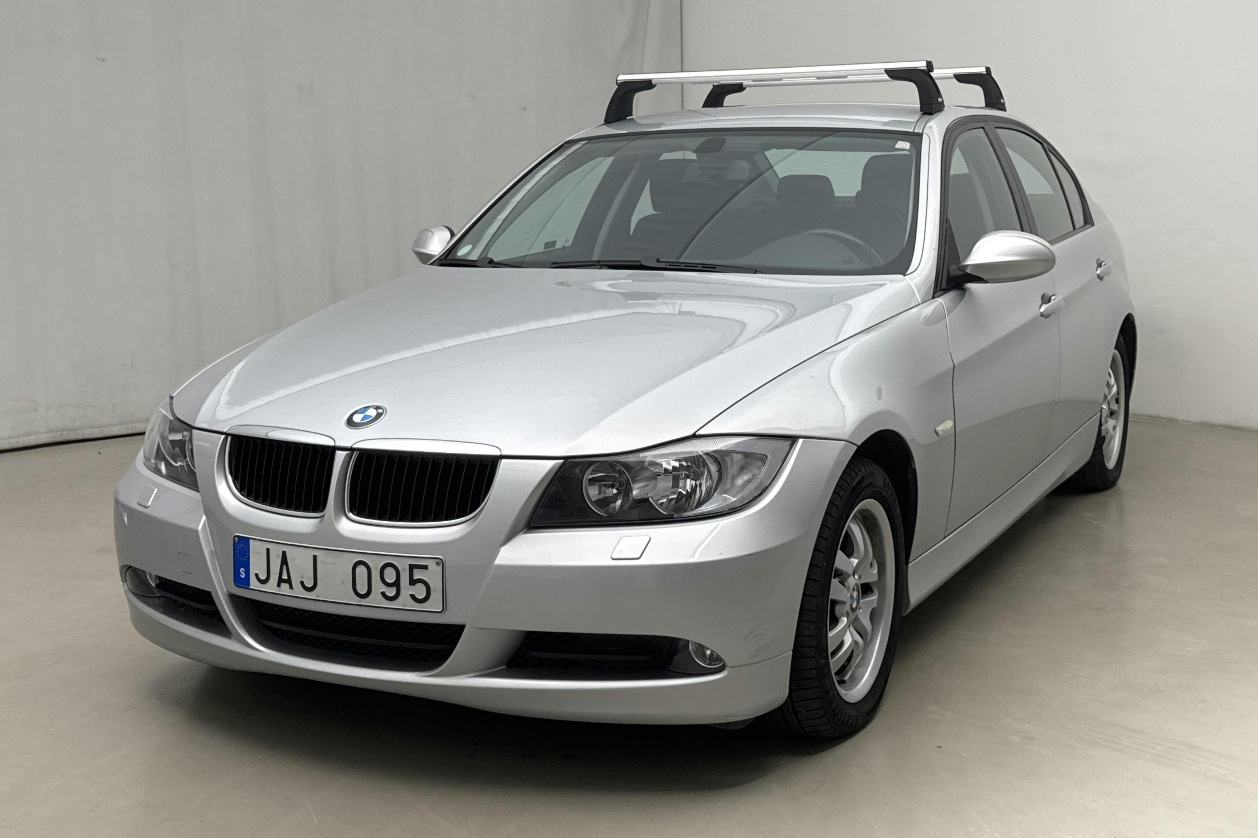 BMW 320i Sedan, E90 (150hk) - 10 383 mil - Manuell - Light Grey - 2007