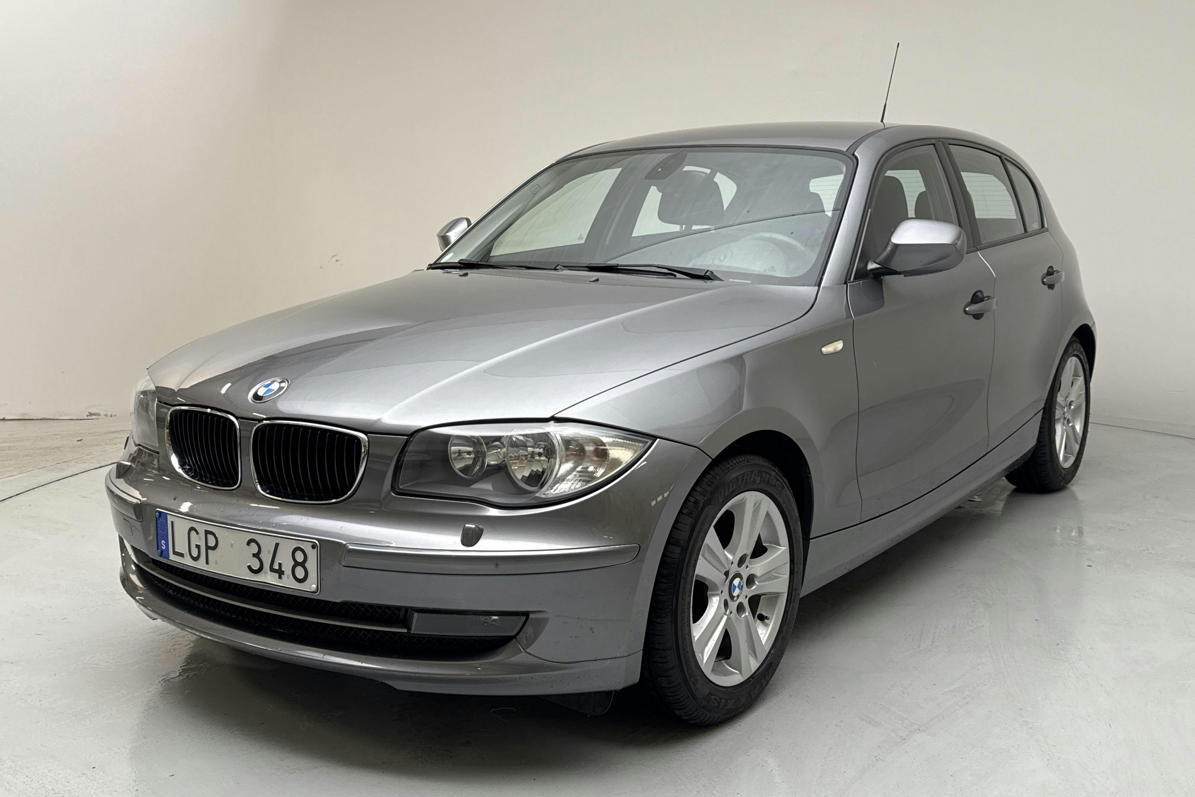 BMW 116d 5dr, E87 (116hk) - 3 200 mil - Manuell - grå - 2011