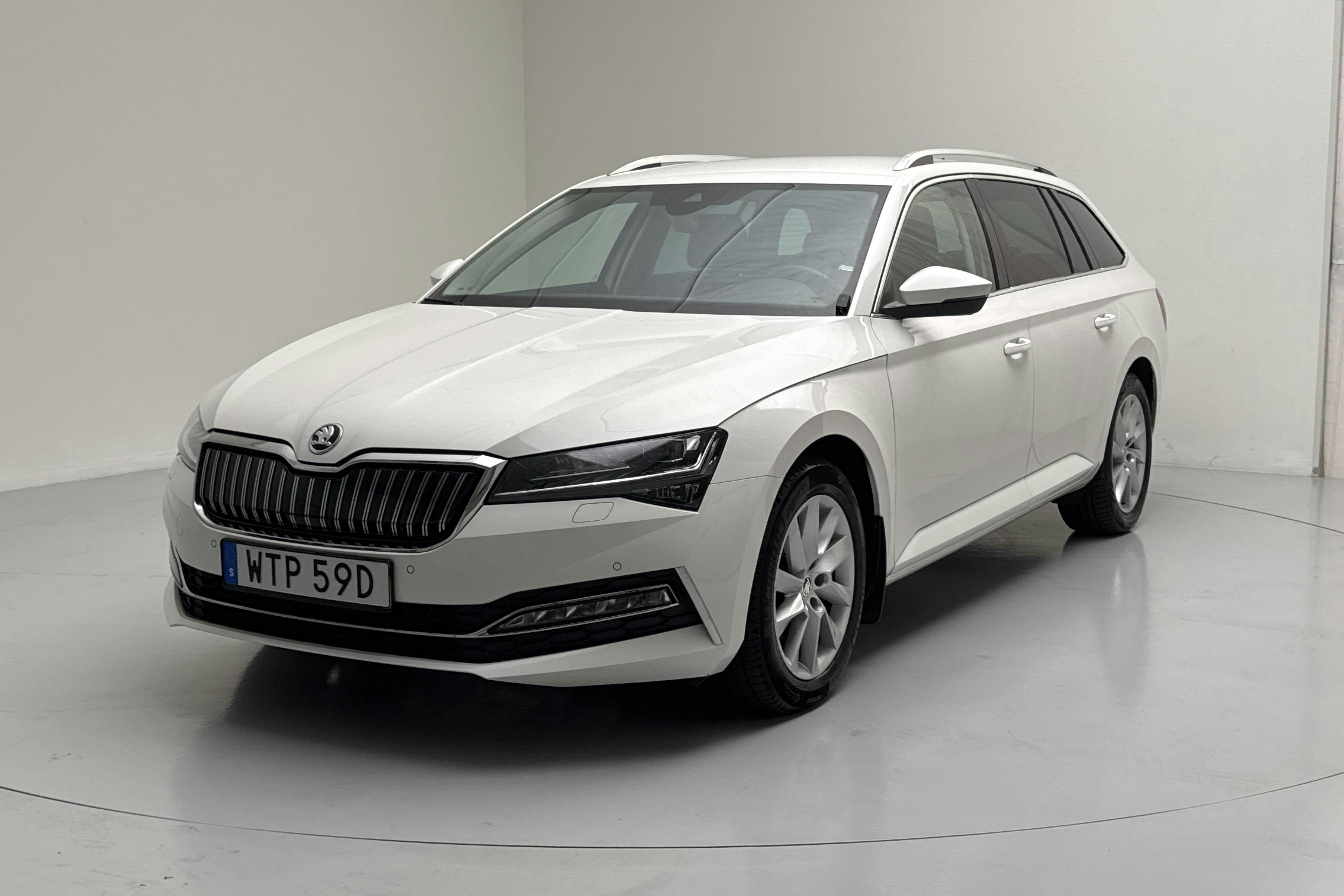 Skoda Superb 1.4 TSI PHEV Kombi (218hk) - 95 460 km - Automatic - white - 2021