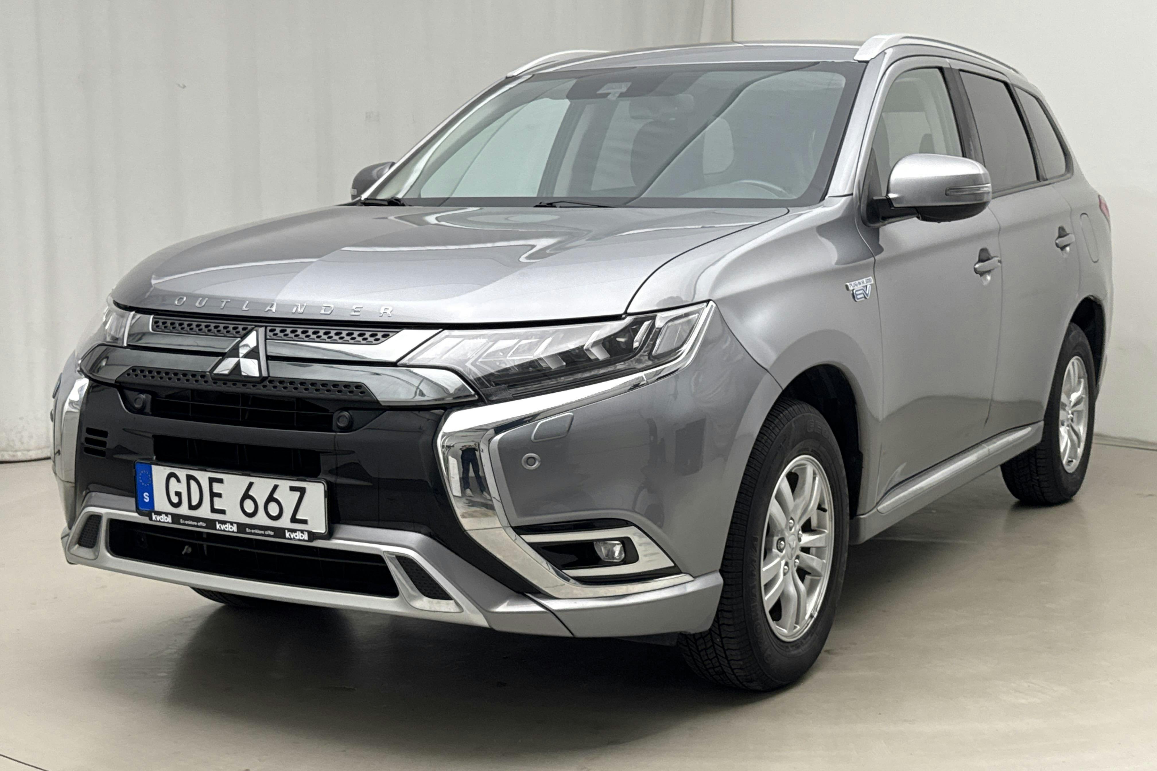 Mitsubishi Outlander 2.4 Plug-in Hybrid 4WD (136hk) - 5 267 mil - Automat - grå - 2020