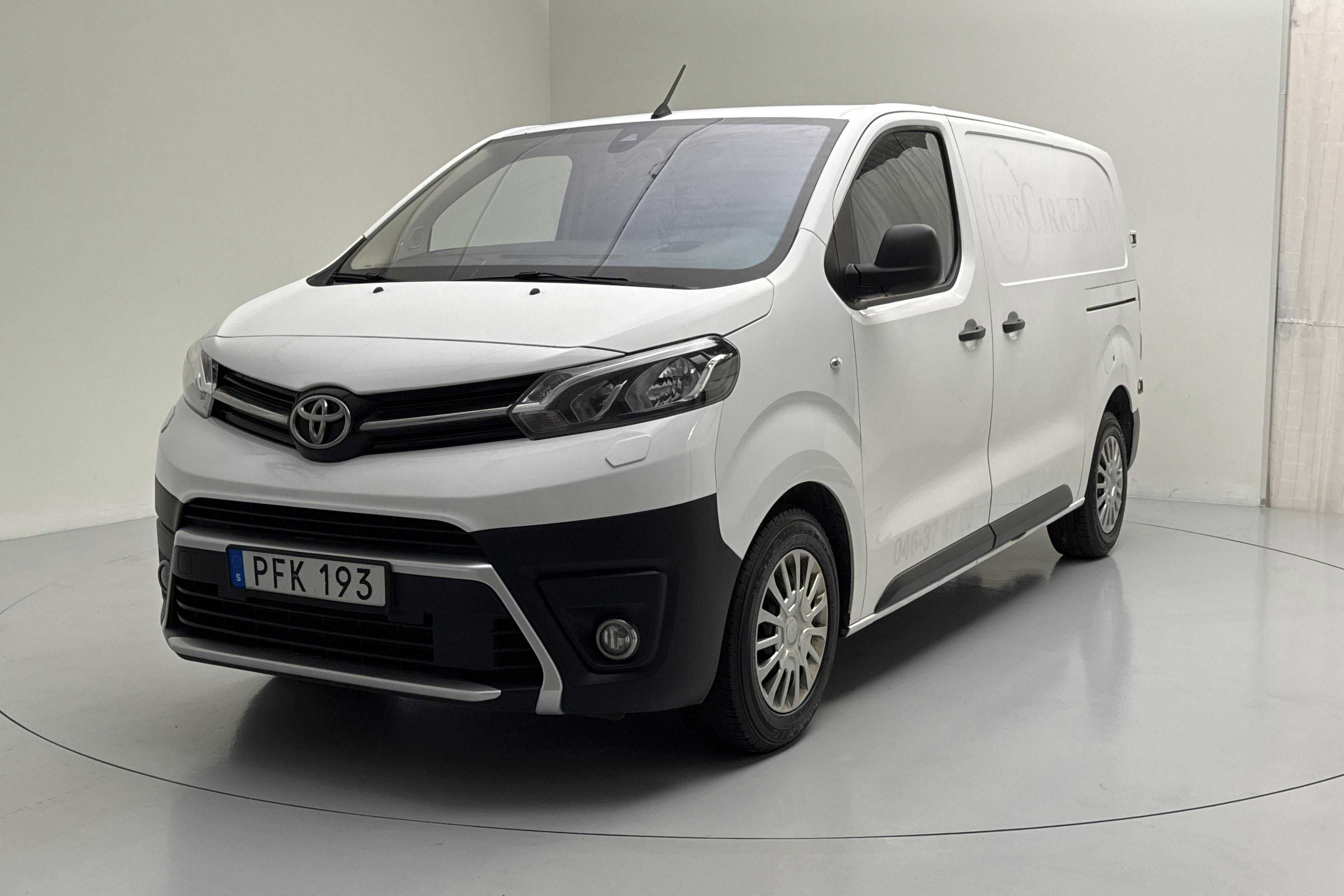 Toyota PROACE 2.0D (120hk) - 22 934 mil - Manuell - vit - 2017