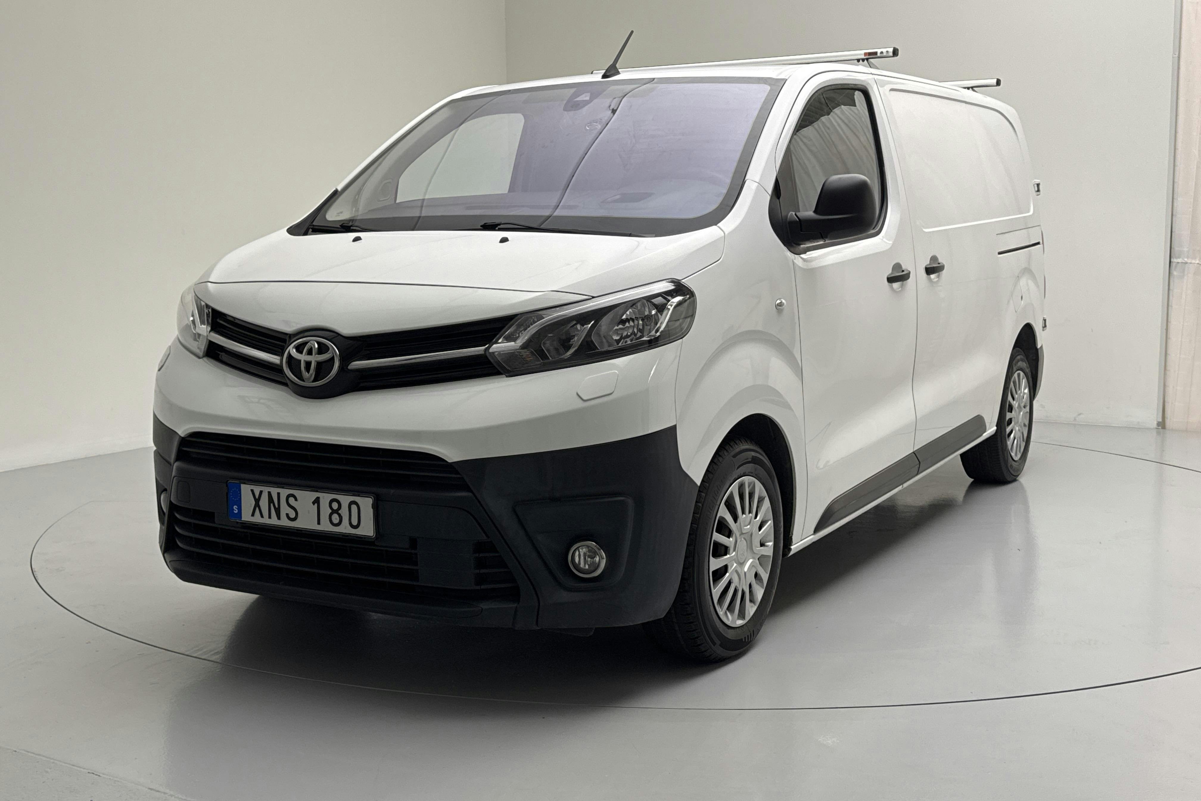 Toyota PROACE 2.0D (120hk) - 17 511 mil - Manuell - vit - 2017