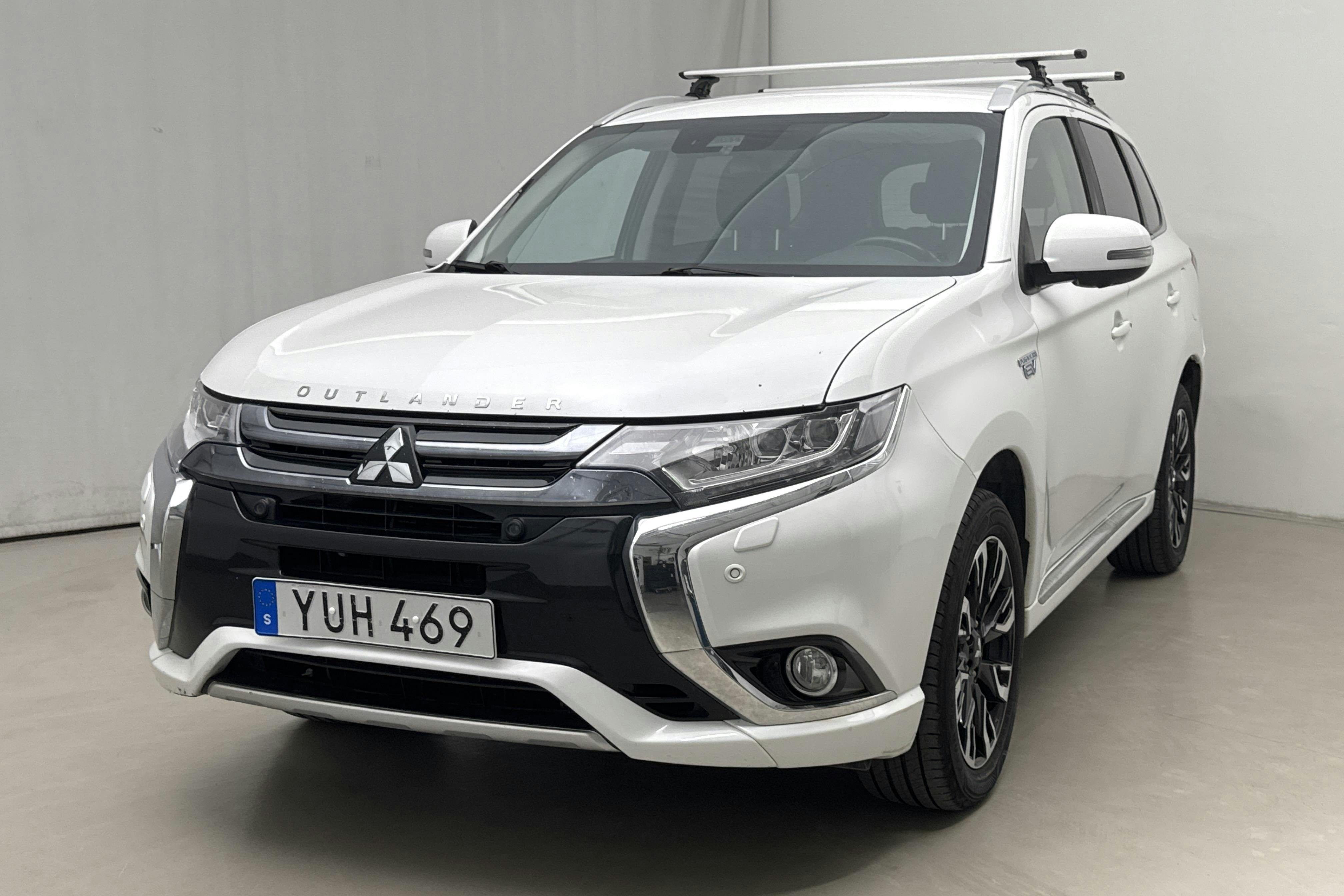 Mitsubishi Outlander 2.0 Plug-in Hybrid 4WD (121hk) - 21 624 mil - Automat - vit - 2018
