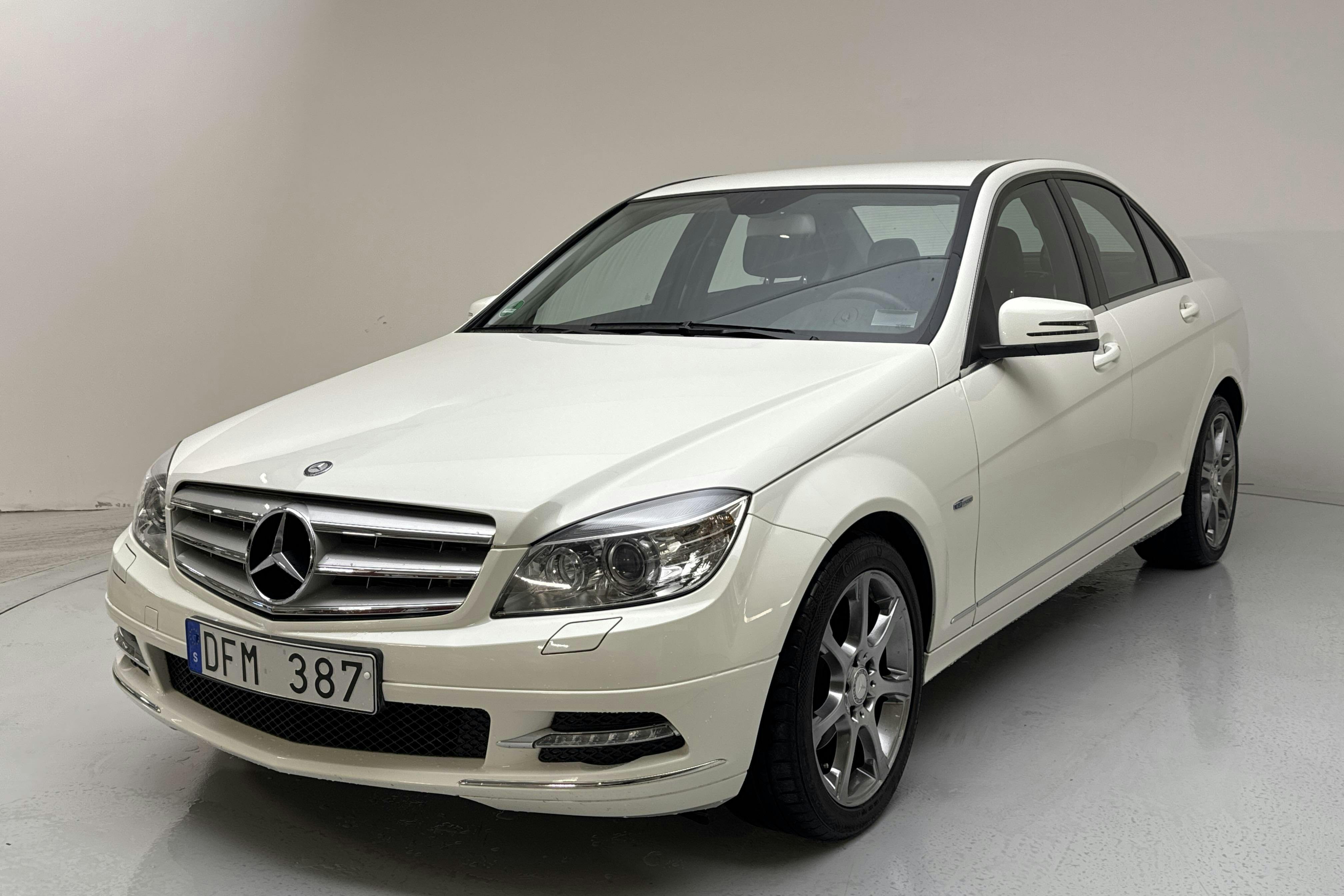 Mercedes C 180 CGI BlueEfficiency W204 (156hk) - 70 350 km - Automatic - white - 2011