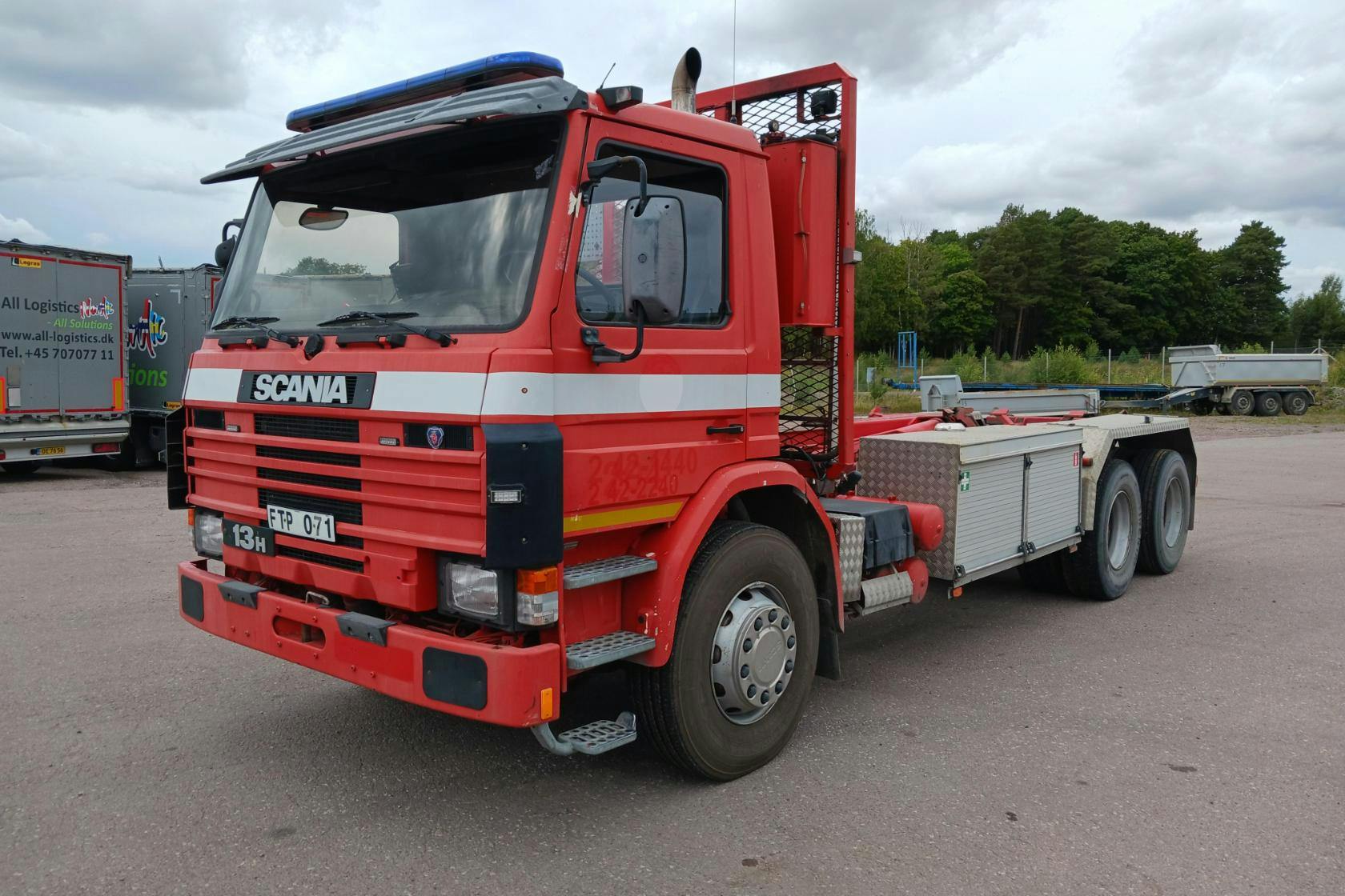 SCANIA P113 - 293 900 km - Manuell - röd - 1995