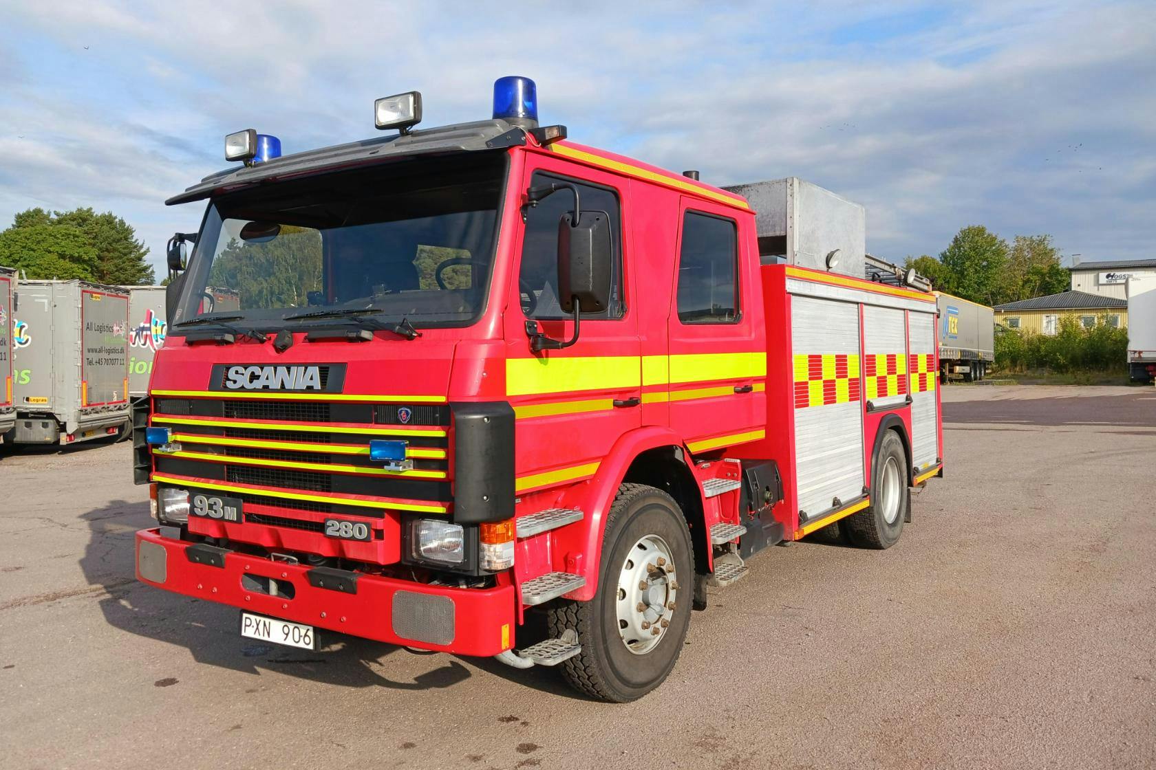 SCANIA P93ML - 99 151 km - Automat - röd - 1992