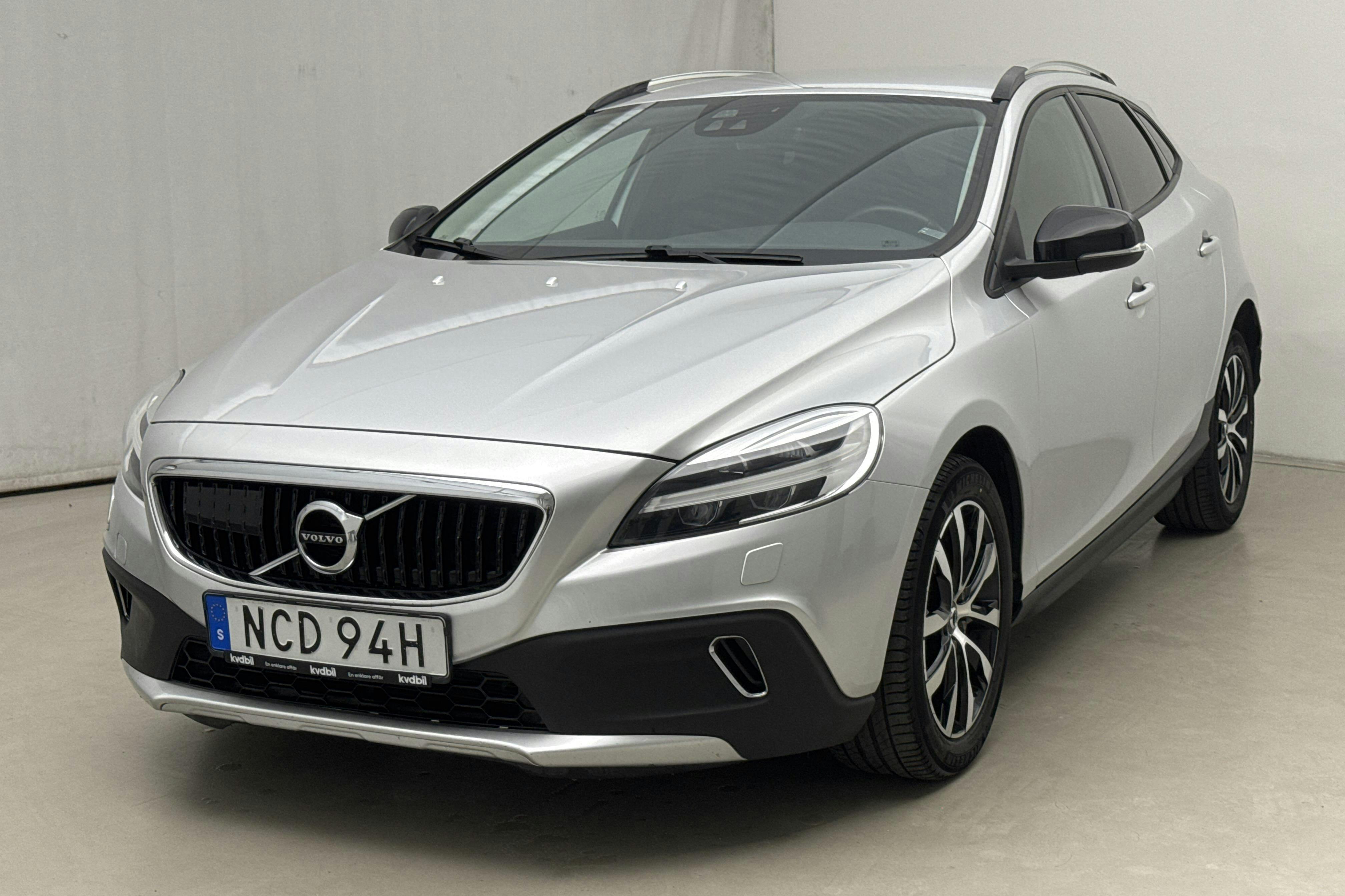 Volvo V40 Cross Country D3 (150hk) - 11 817 mil - Automat - silver - 2019