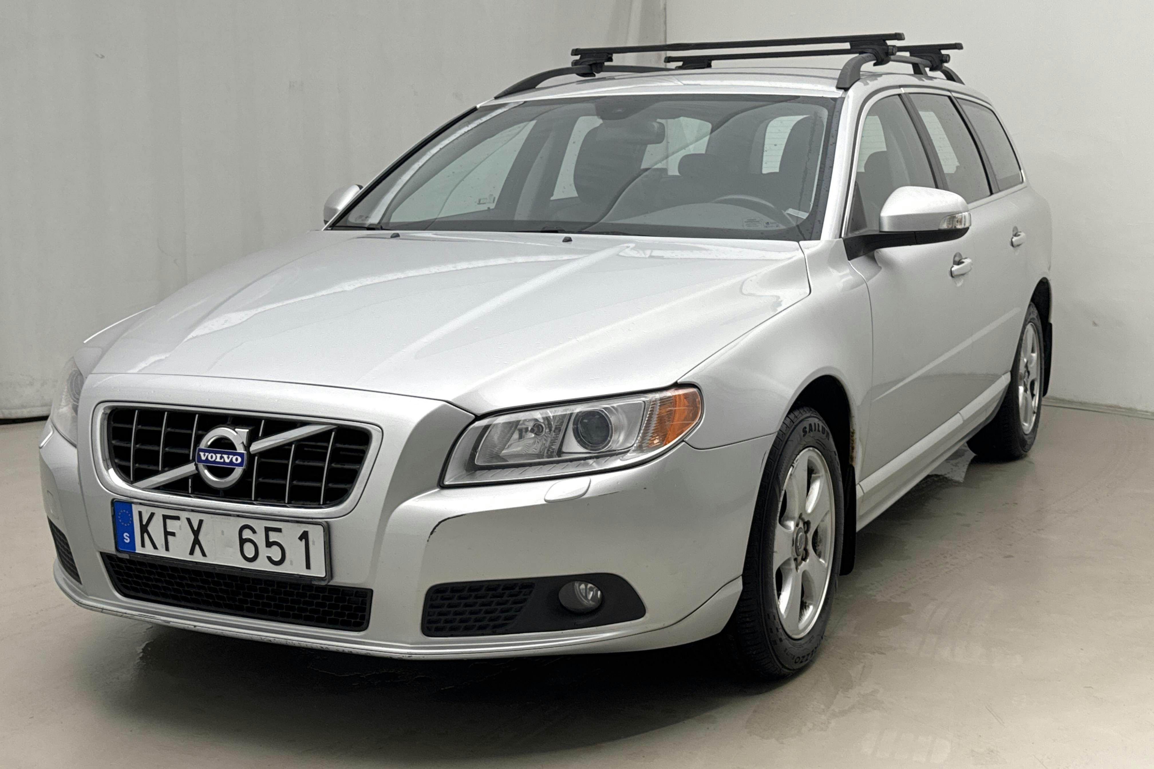 Volvo V70 II 2.4D (175hk) - 169 360 km - Käsitsi - Light Grey - 2010