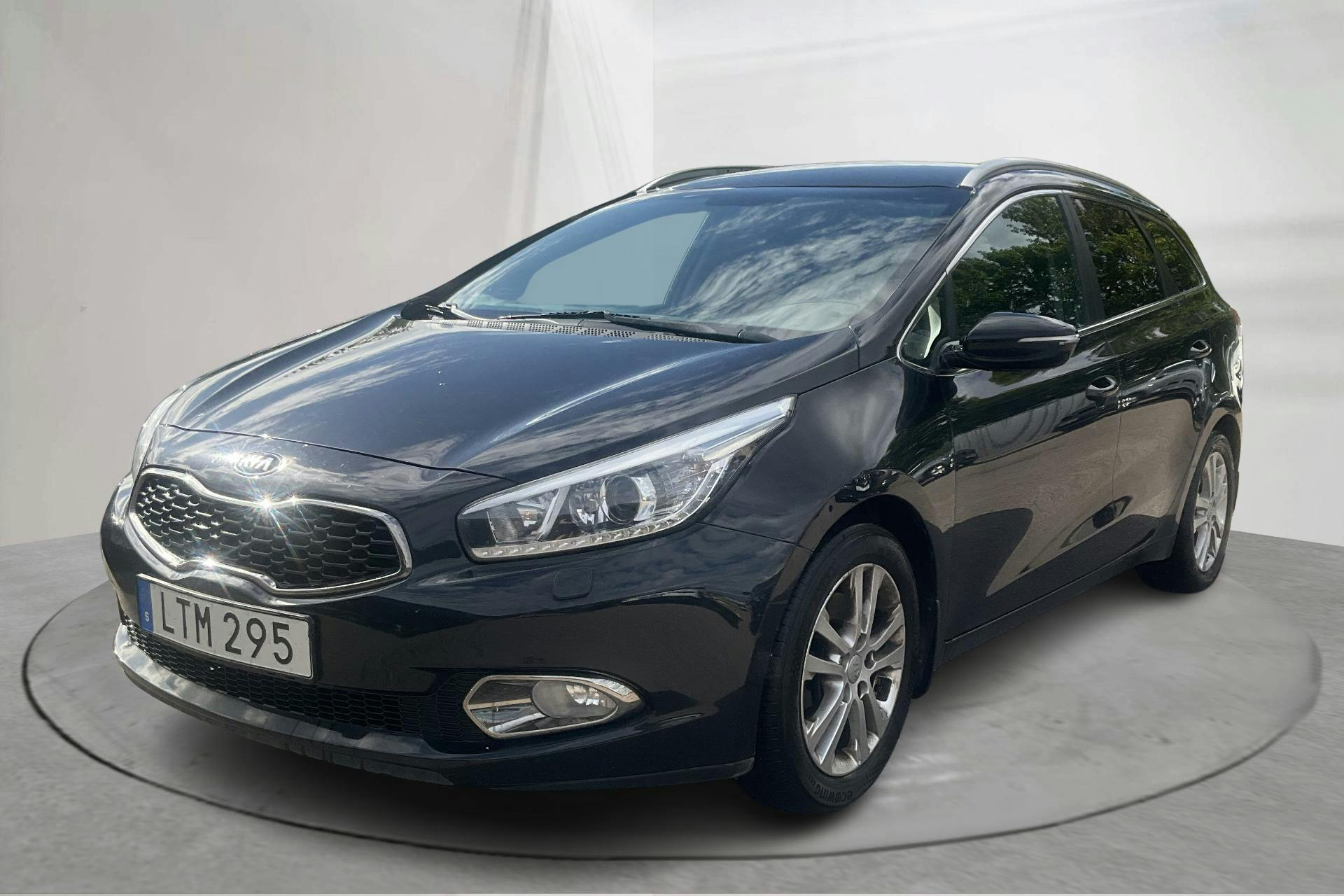 KIA Cee'd 1.6 CRDi SW (128hk) - 130 190 km - Manual - black - 2015
