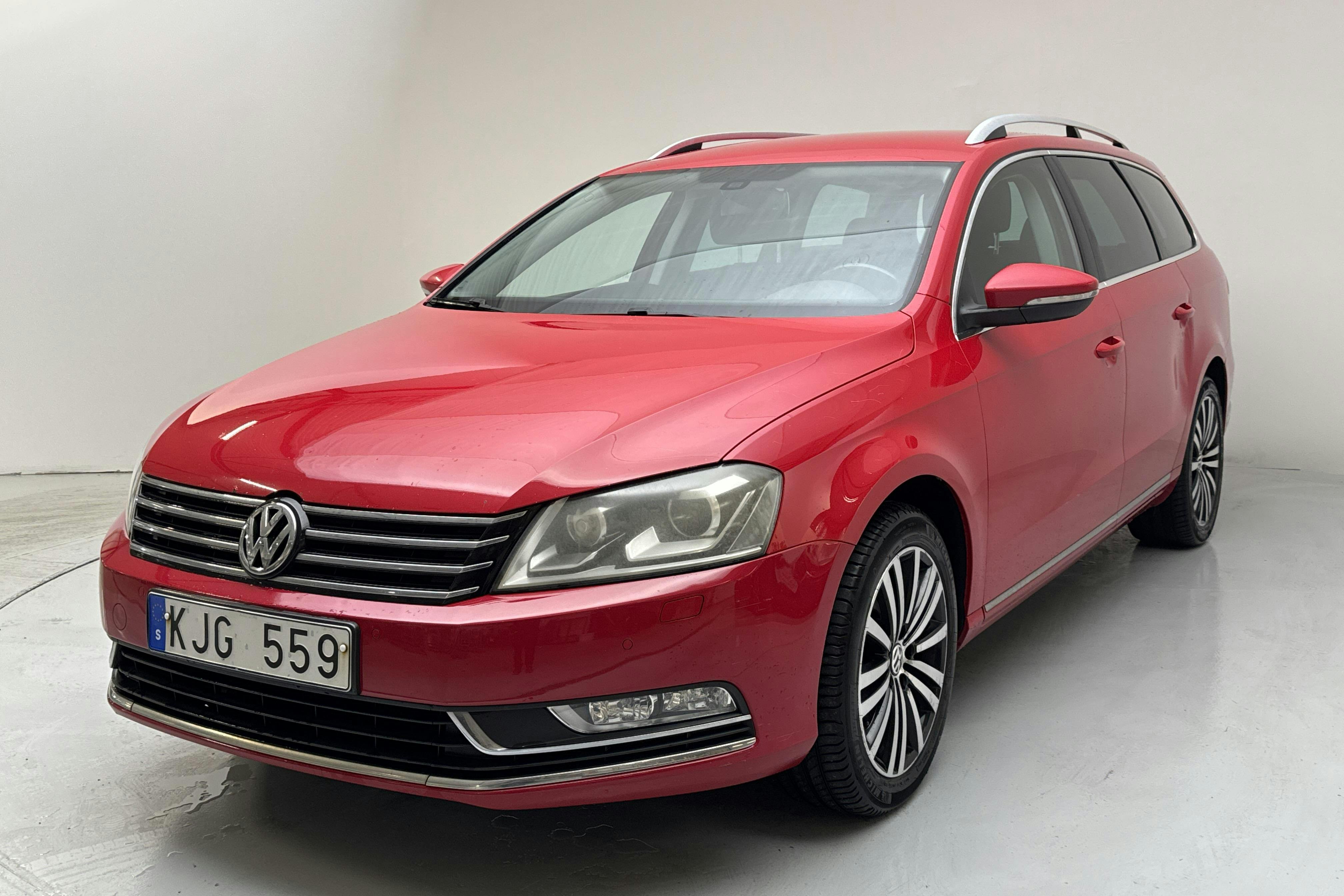 VW Passat 1.4 TSI EcoFuel Variant (150hk) - 205 350 km - Manuaalinen - punainen - 2012