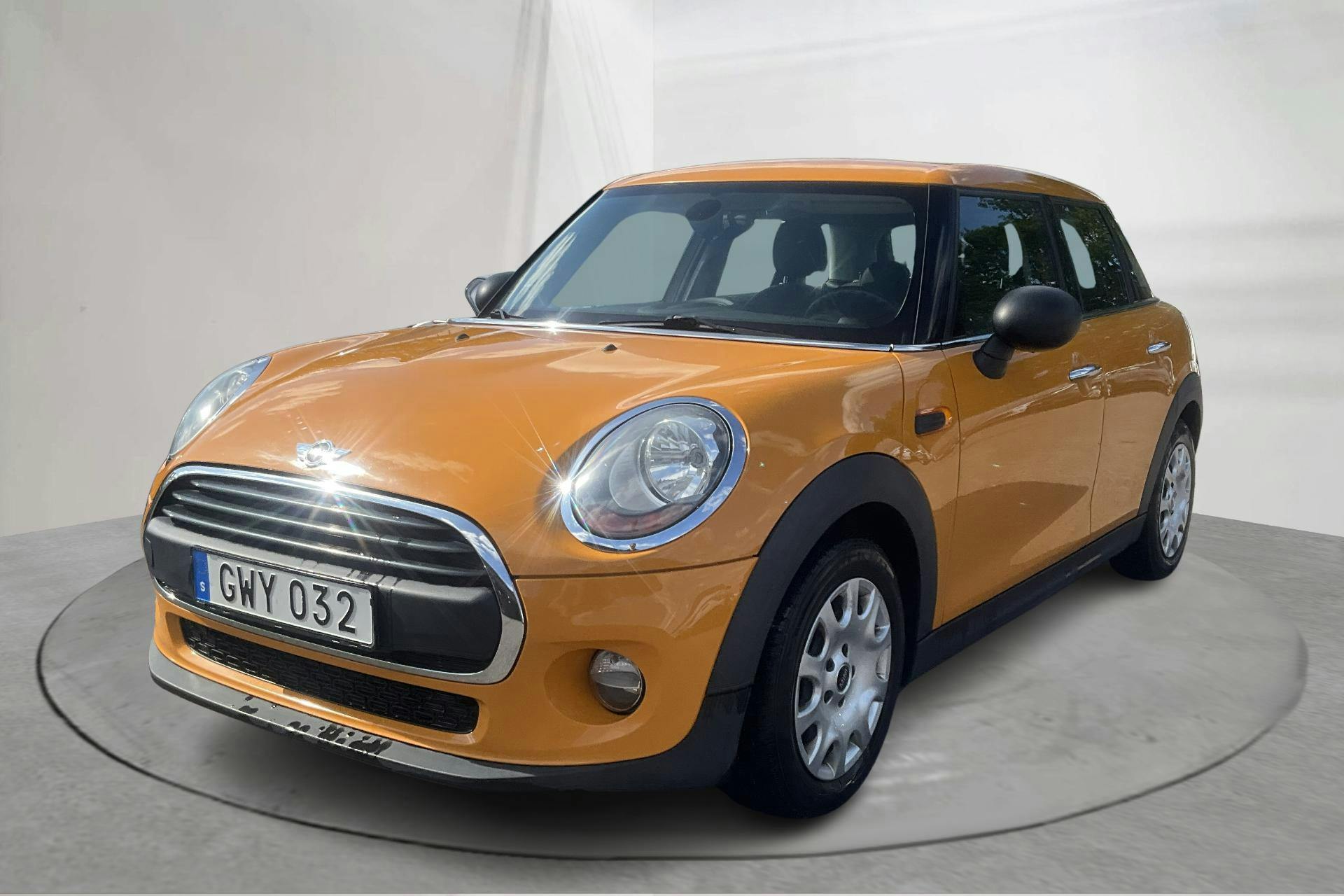 MINI One Hatch 5dr (102hk) - 13 677 mil - Manuell - orange - 2015