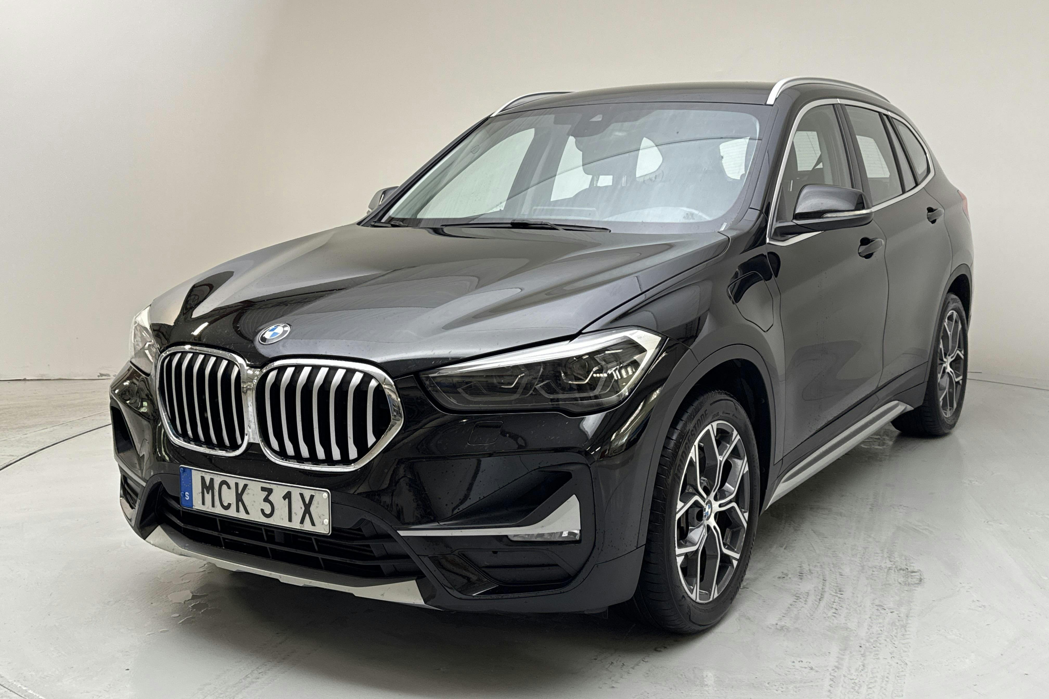 BMW X1 xDrive25e 9,7 kWh LCI, F48 (220hk) - 56 490 km - Automaatne - must - 2021