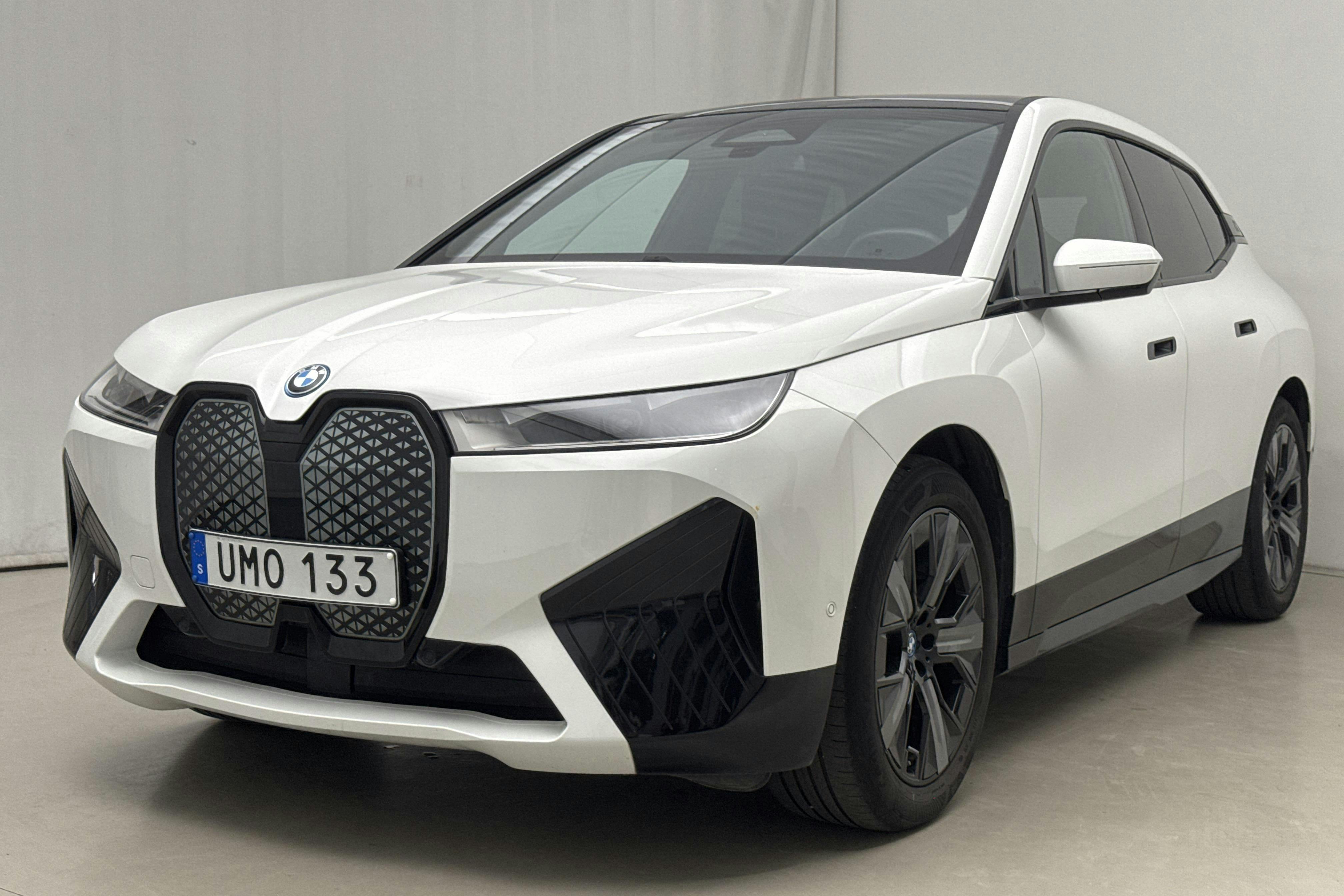 BMW iX xDrive40, I20 (310hk) - 49 590 km - Automatic - white - 2022