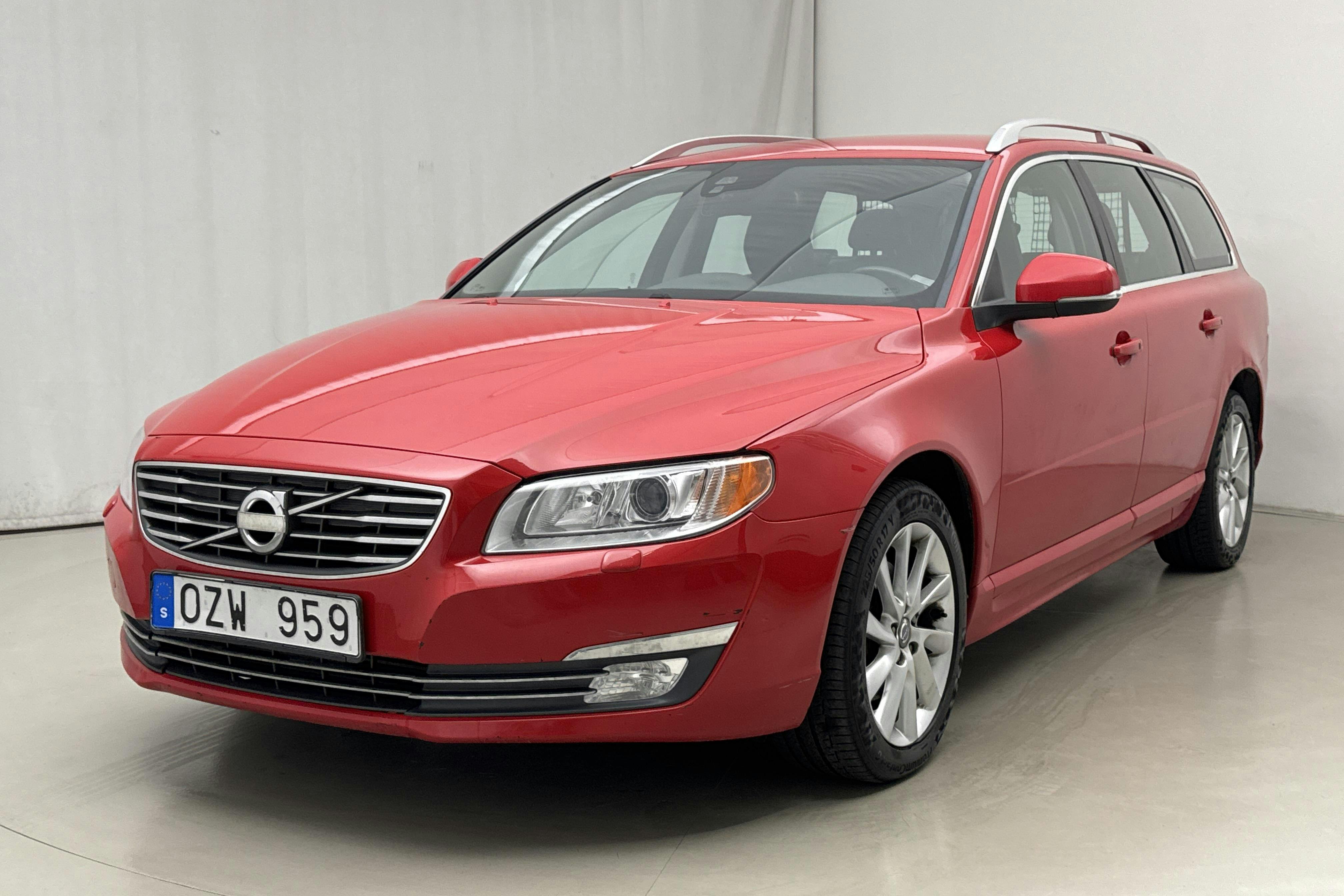 Volvo V70 II D3 (136hk) - 177 100 km - Manuaalinen - punainen - 2014