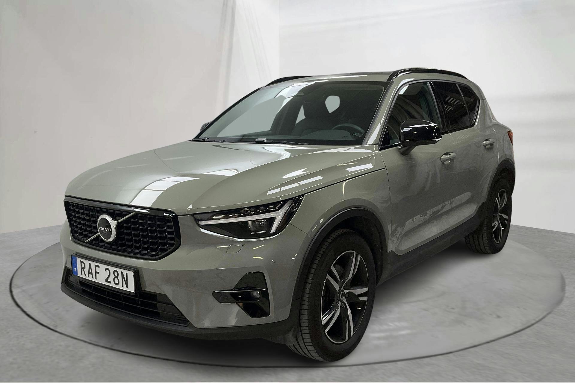 Volvo XC40 B4 AWD (197hk) - 3 433 mil - Automat - grön - 2023