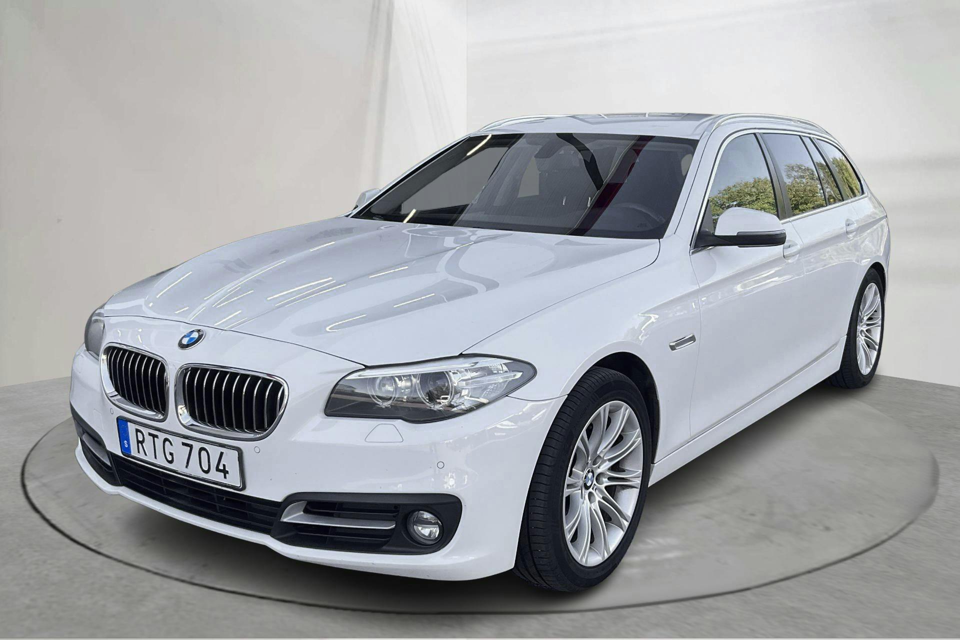BMW 530d xDrive Touring, F11 (258hk) - 17 262 mil - Automat - vit - 2015