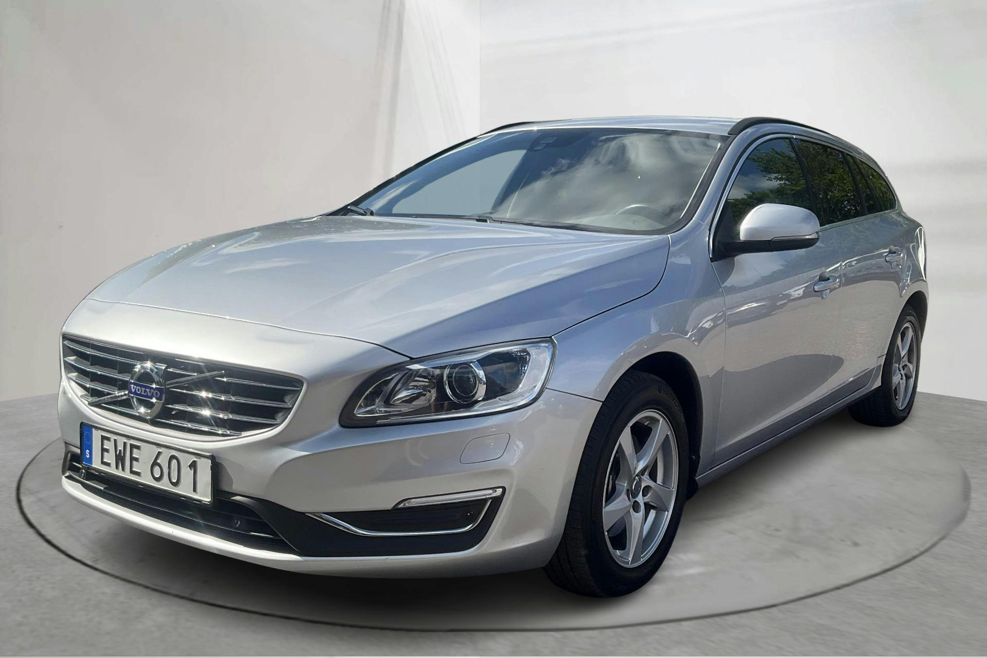 Volvo V60 D4 (190hk) - 153 820 km - Manualna - srebro - 2016