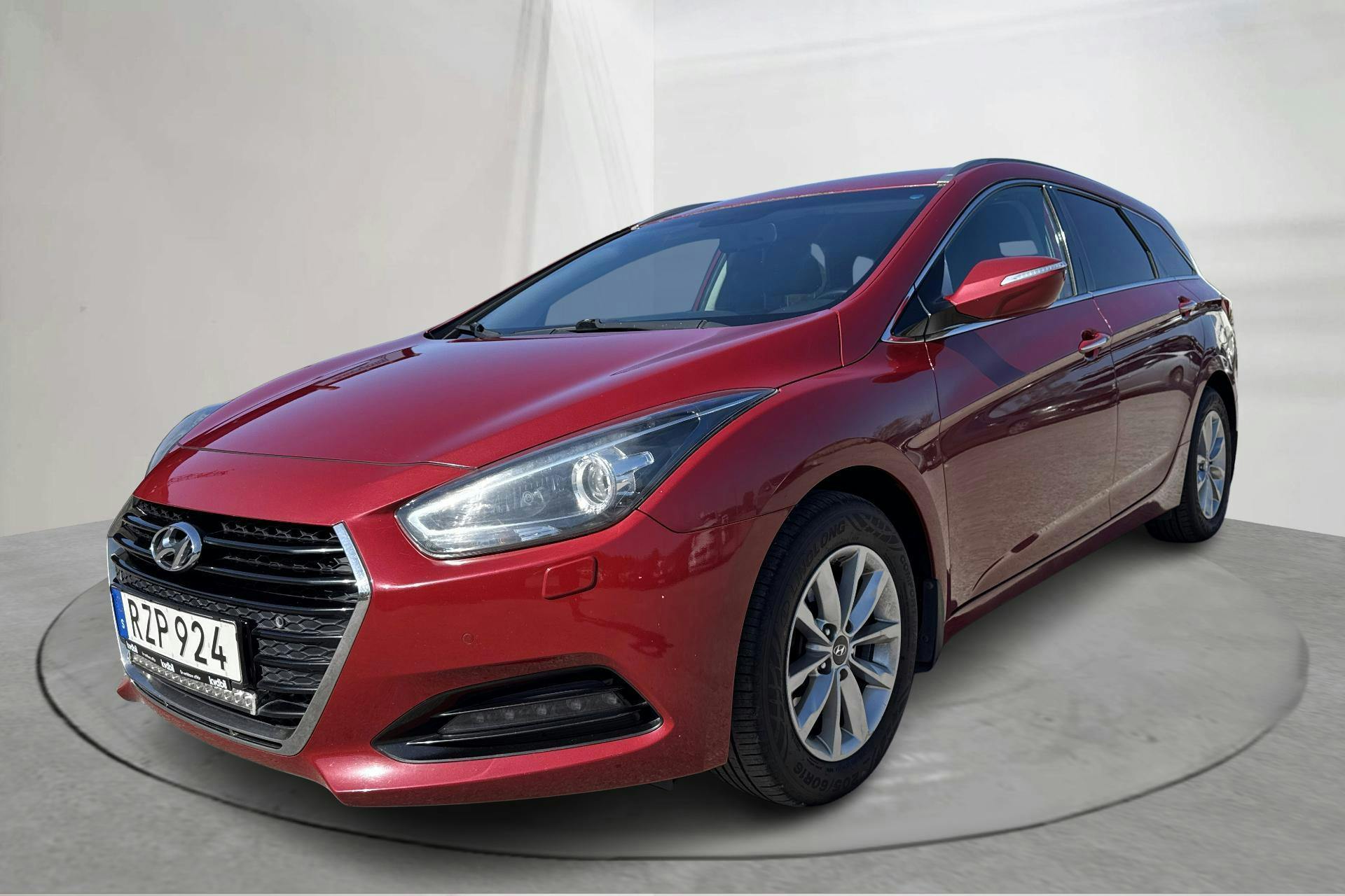 Hyundai i40 1.7 D Kombi (141hk) - 179 110 km - Manual - red - 2016