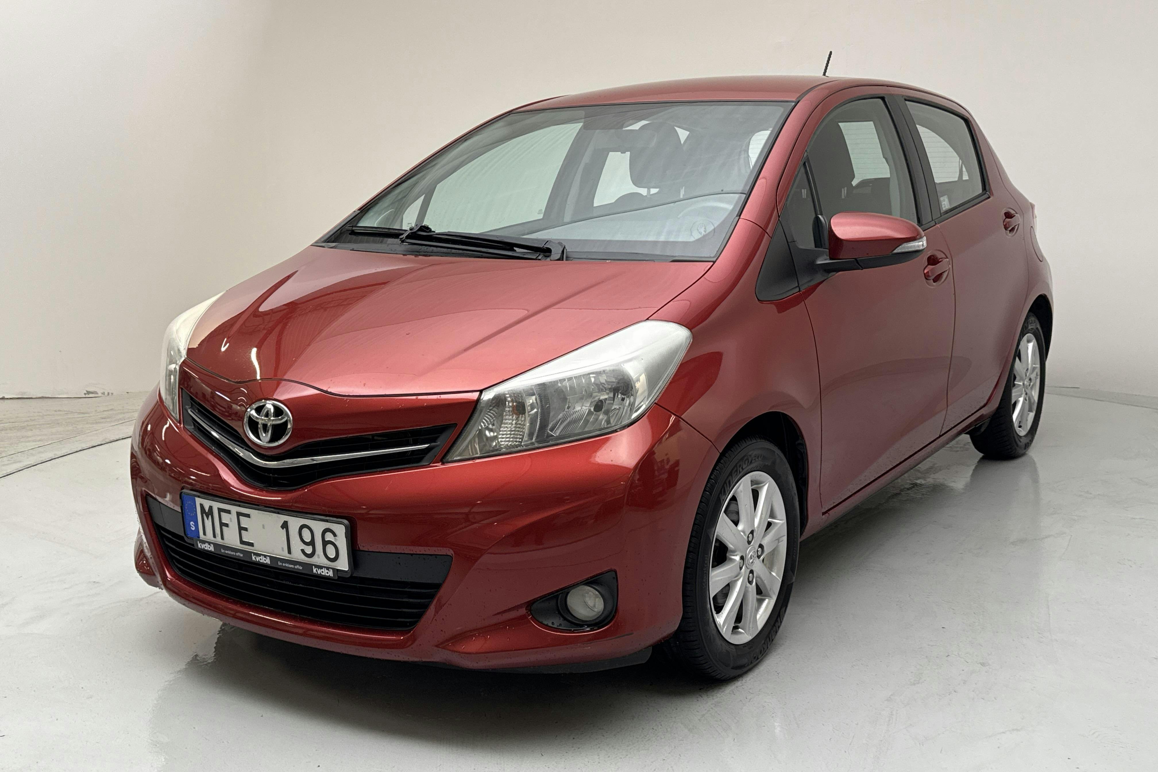 Toyota Yaris 1.33 5dr (100hk) - 112 350 km - Käsitsi - punane - 2012