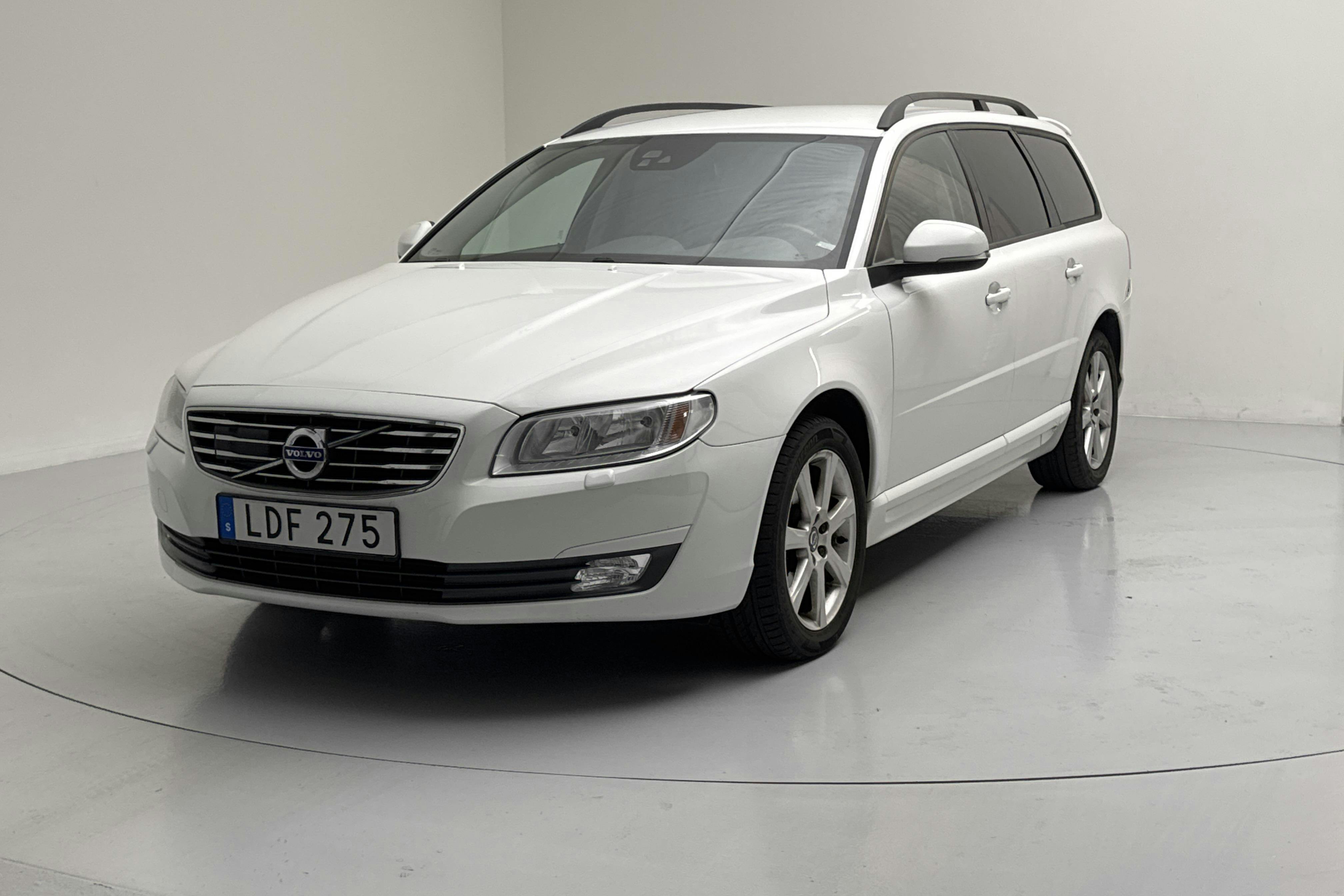 Volvo V70 II T4 (190hk) - 121 420 km - Manual - white - 2016
