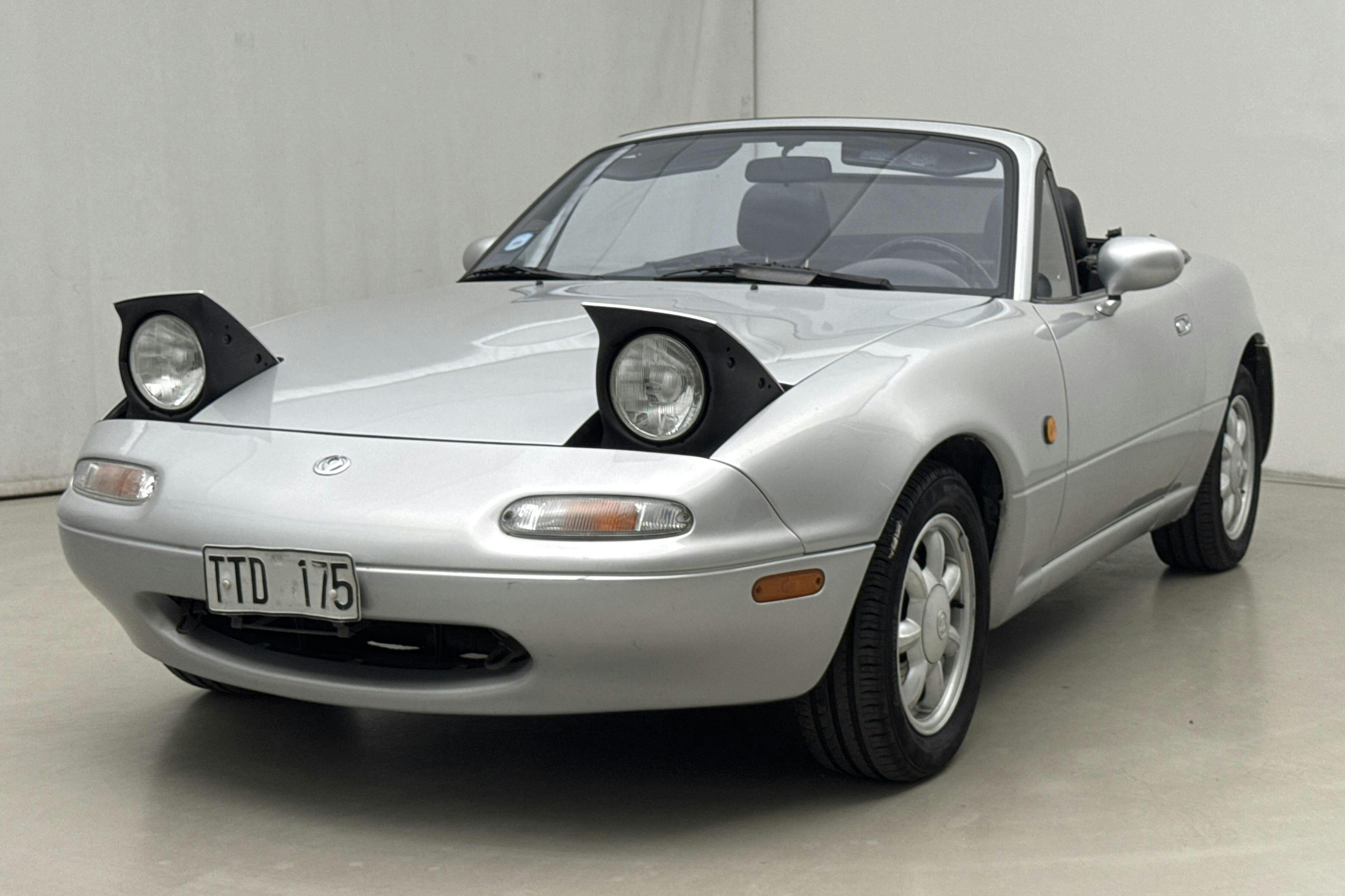 Mazda MX-5 Miata 1.8 (130hk) - 10 929 mil - Manuell - silver - 1994