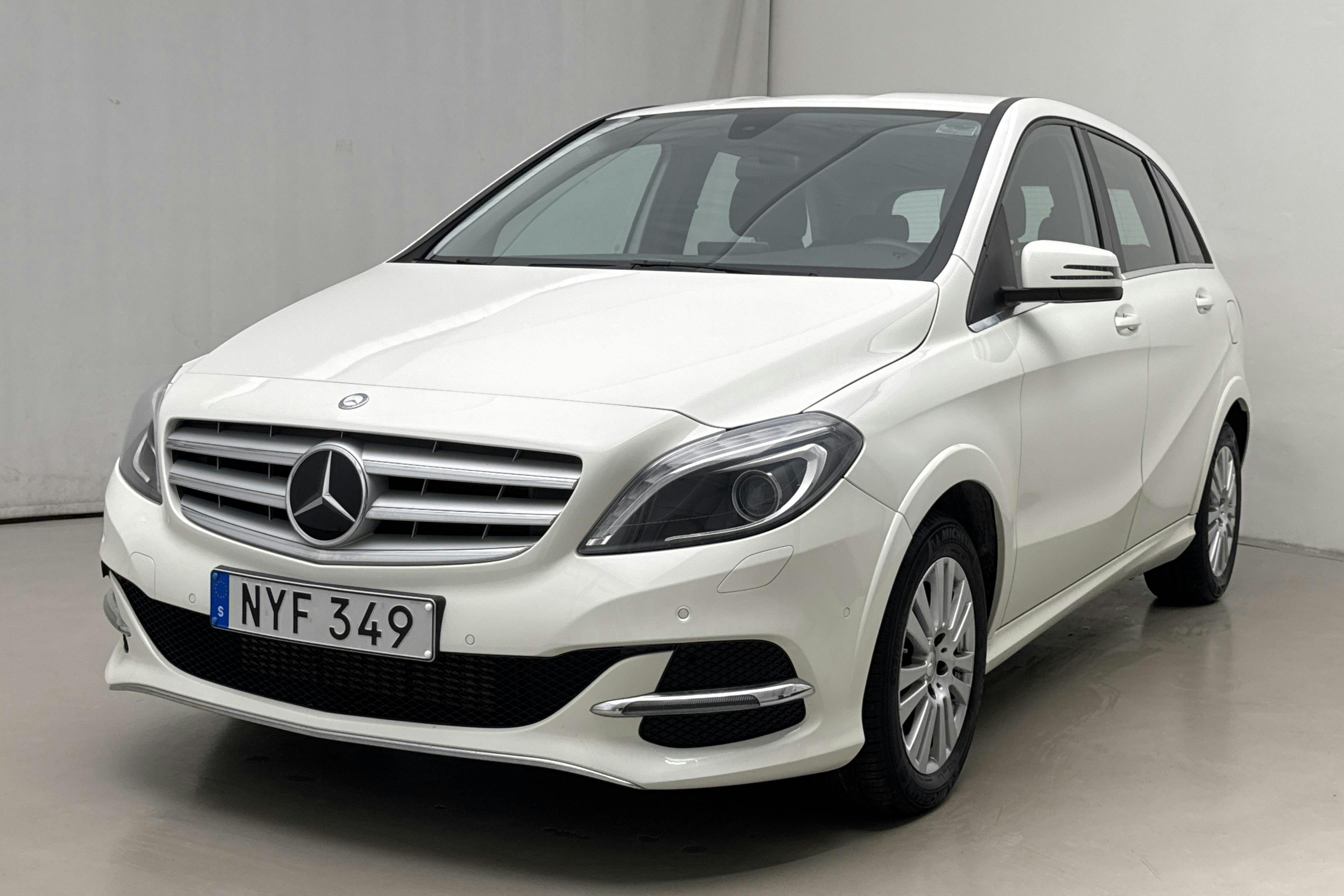 Mercedes B 200 c W242 (156hk) - 50 940 km - Käsitsi - valge - 2016
