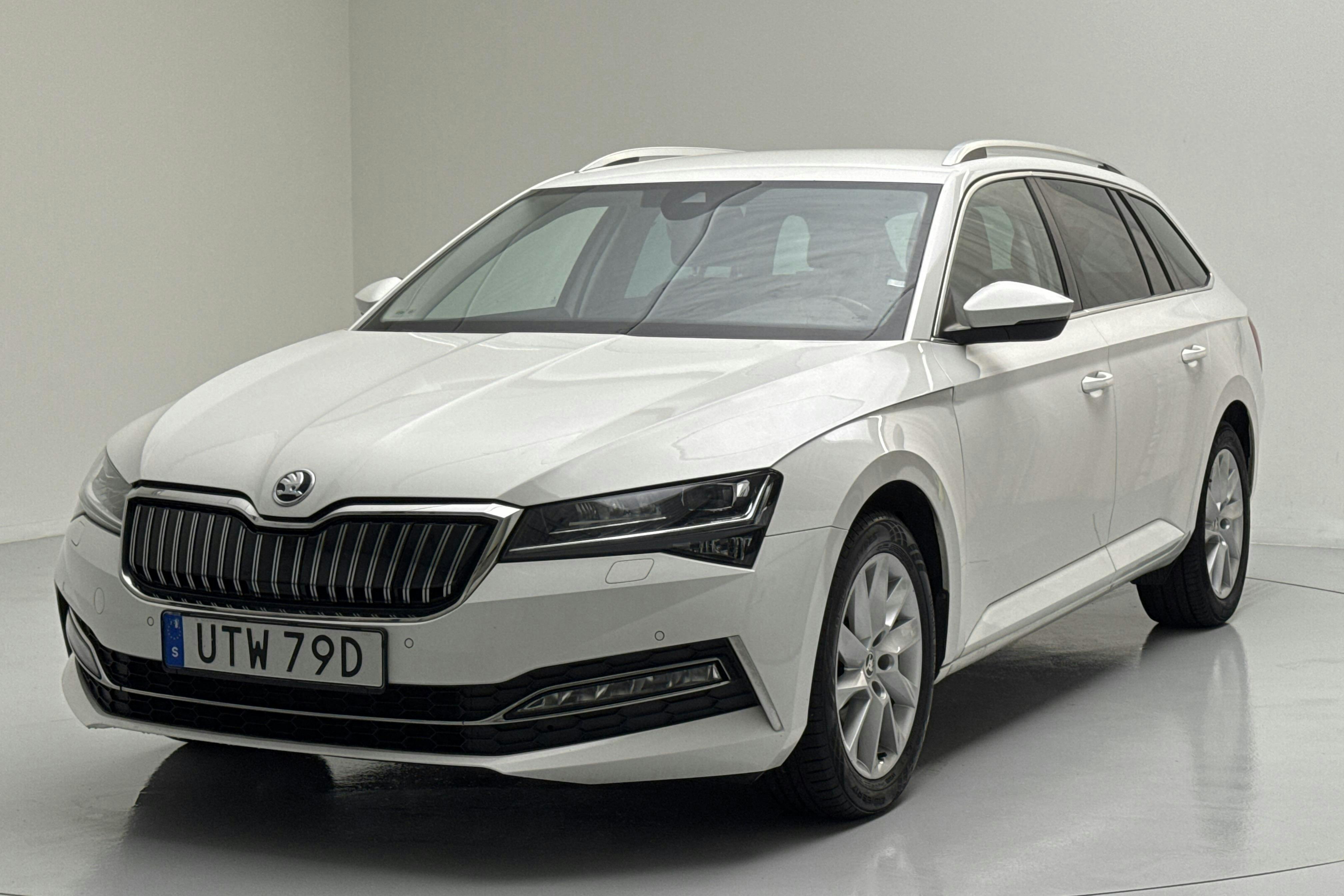 Skoda Superb 1.4 TSI PHEV Kombi (218hk) - 102 750 km - Automaatne - valge - 2021