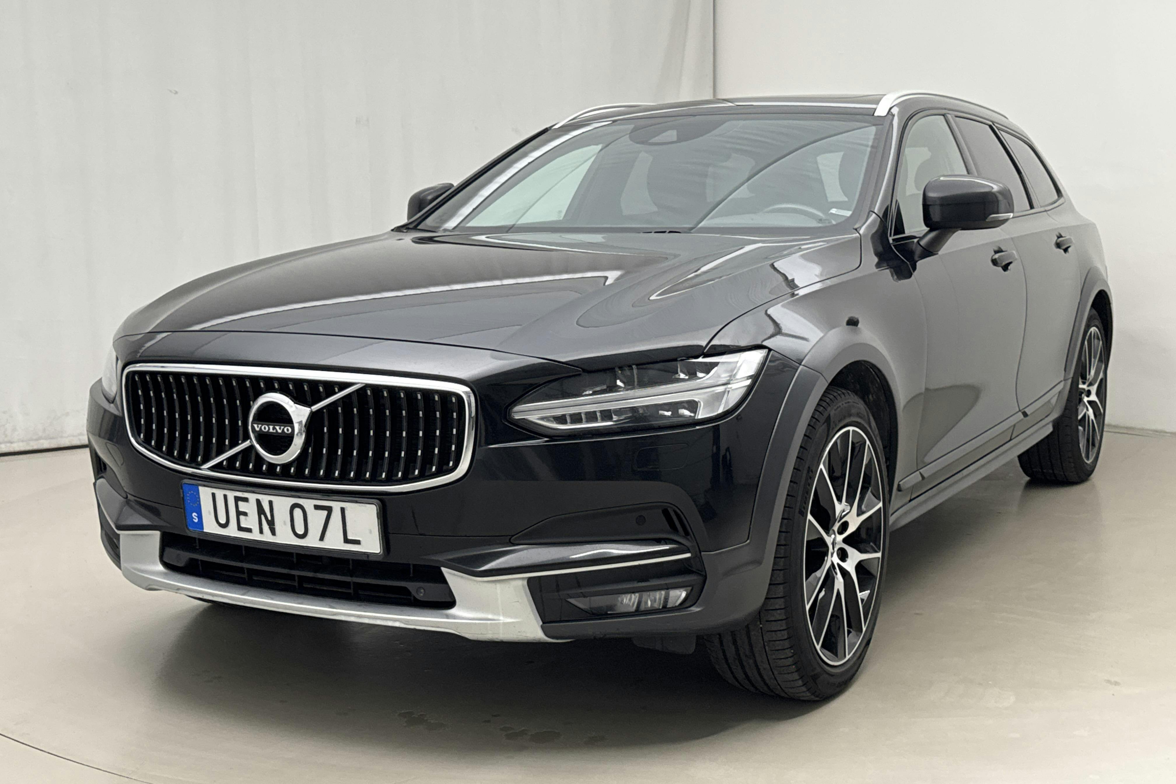 Volvo V90 D4 Cross Country AWD (190hk) - 217 060 km - Automatic - black - 2019
