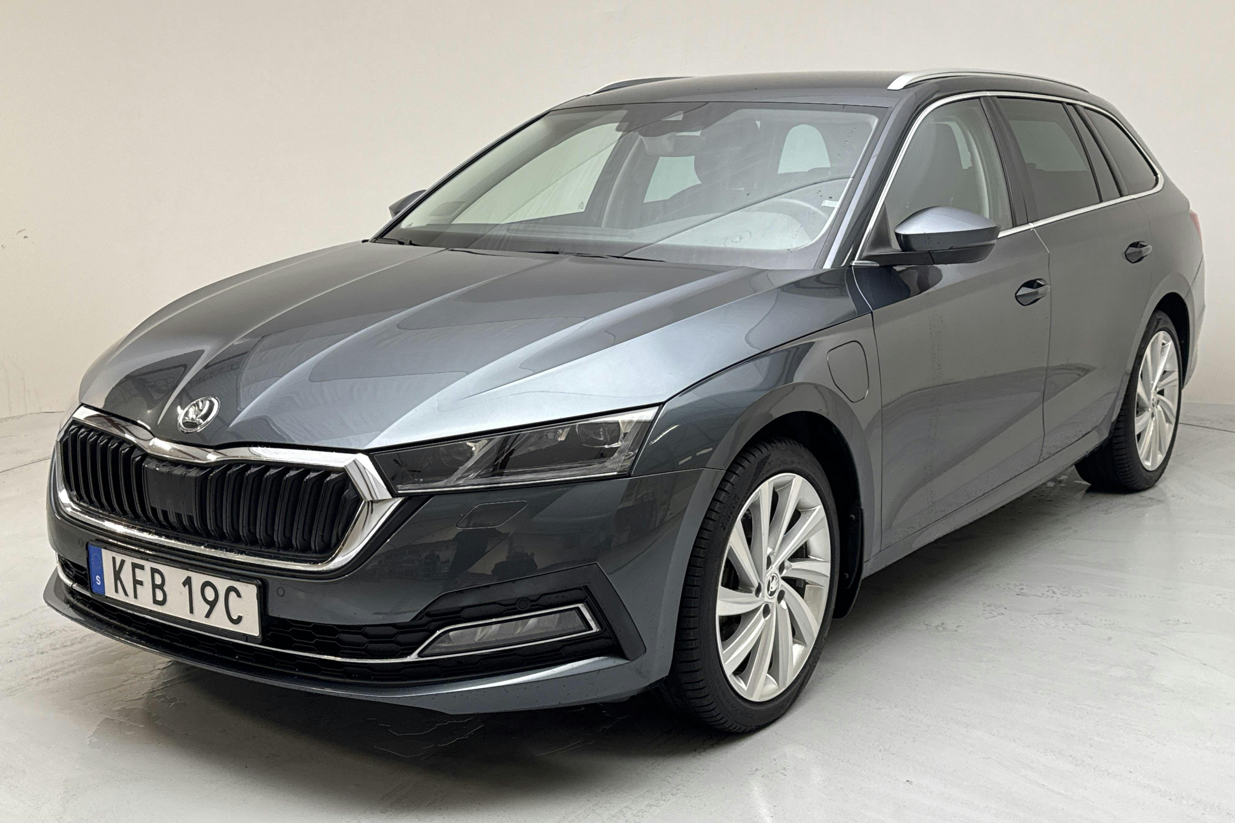 Skoda Octavia 1.4 iV PHEV Combi (204hk) - 7 426 mil - Automat - grå - 2021
