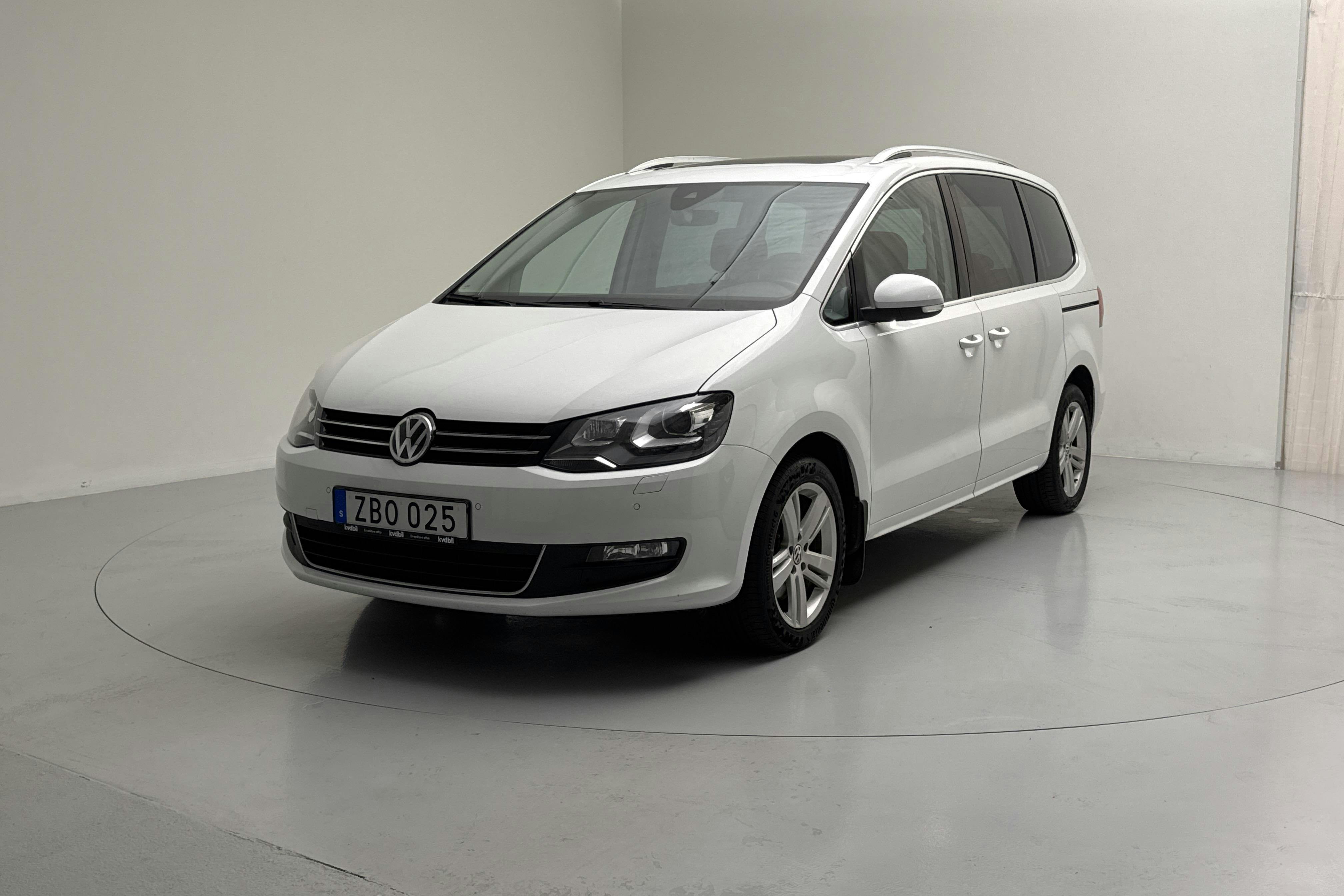 VW Sharan 2.0 TDI (150hk) - 17 190 mil - Automat - vit - 2018