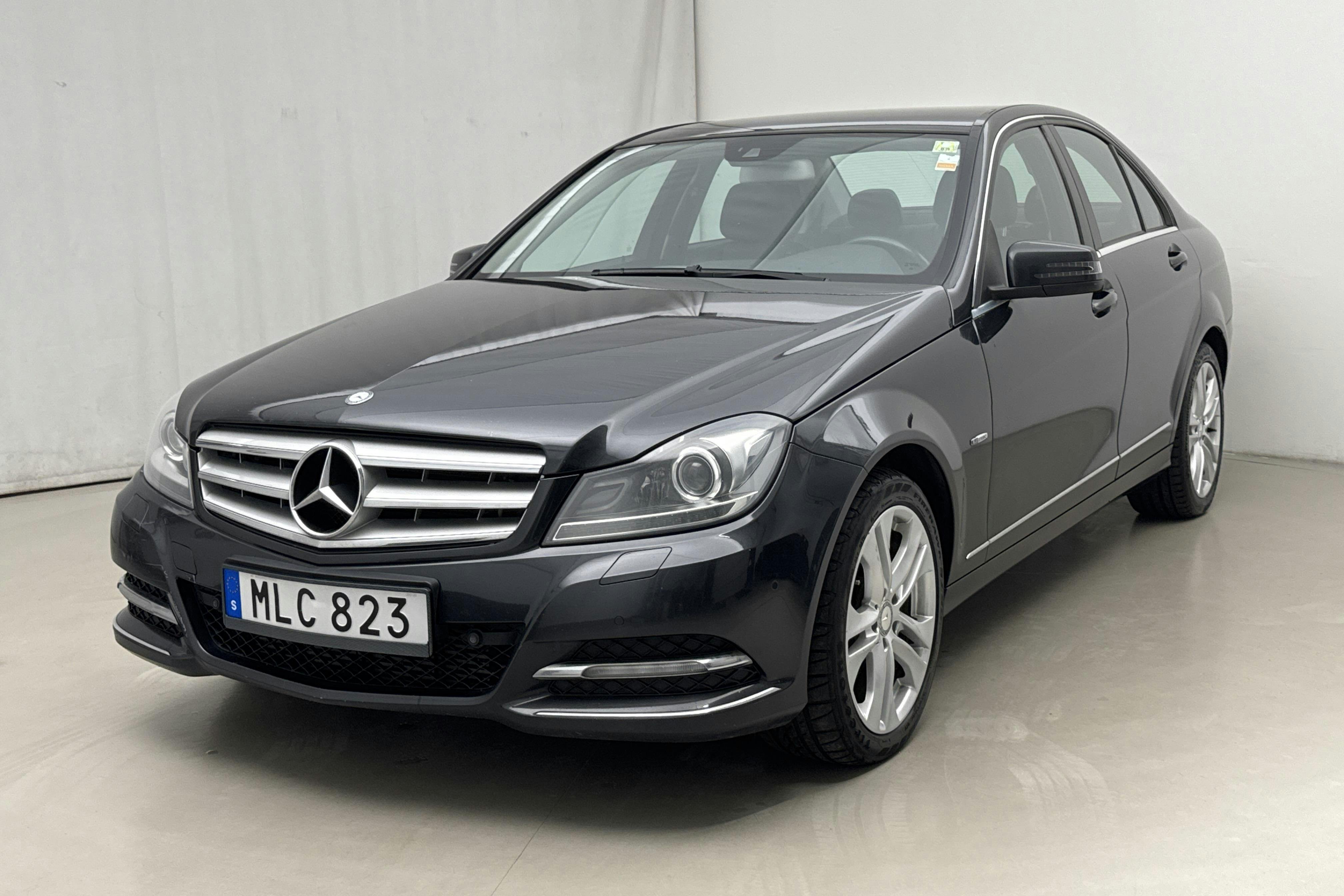 Mercedes C 220 CDI W204 (170hk) - 16 011 mil - Manuell - svart - 2012